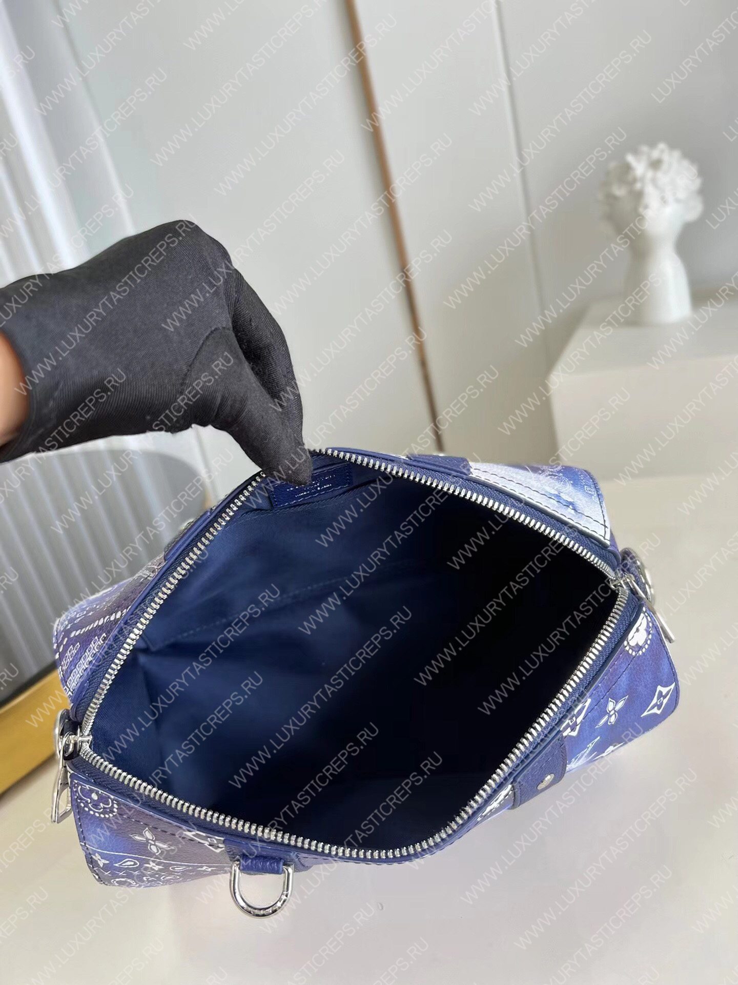 l**is V*t*n city keepall blue m20555
