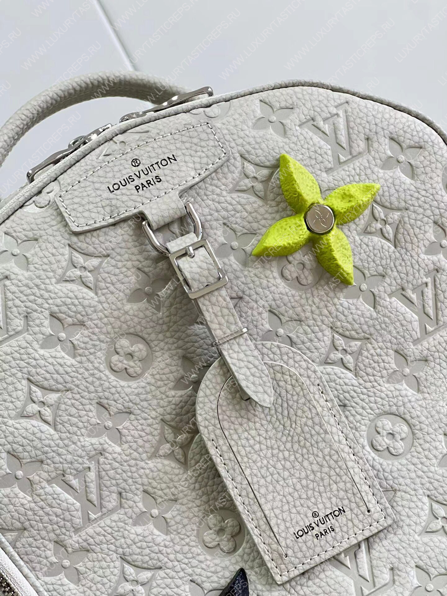 l**is V*t*n ellipse backpack white m20877