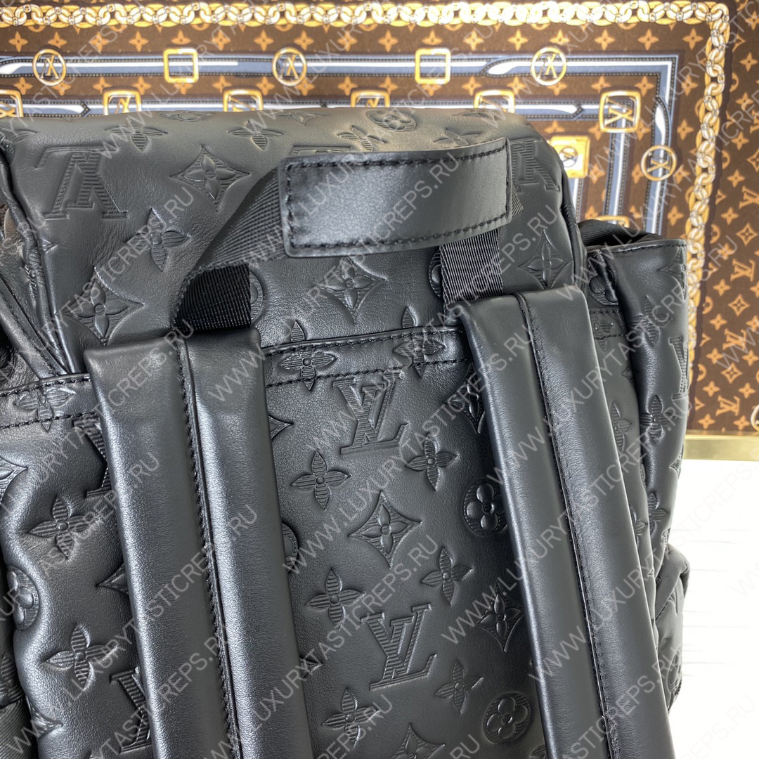 l**is V*t*n trekking backpack black m43680