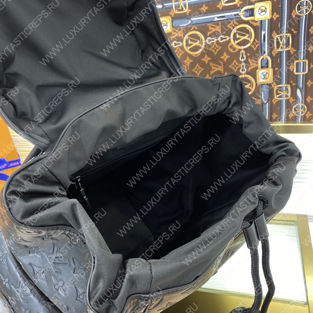 l**is V*t*n trekking backpack black m43680