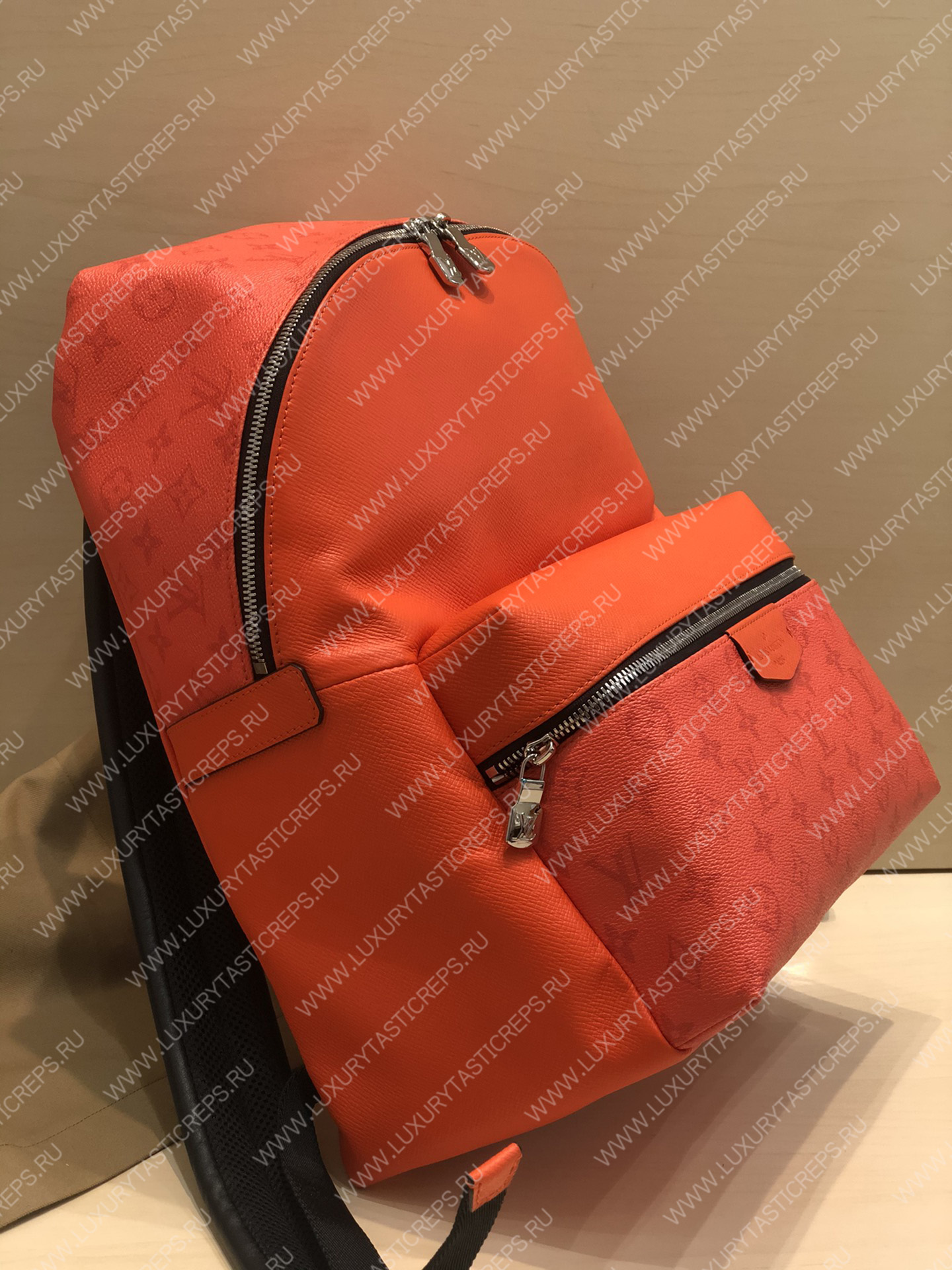 l**is V*t*n discovery backpack pm orange m30230