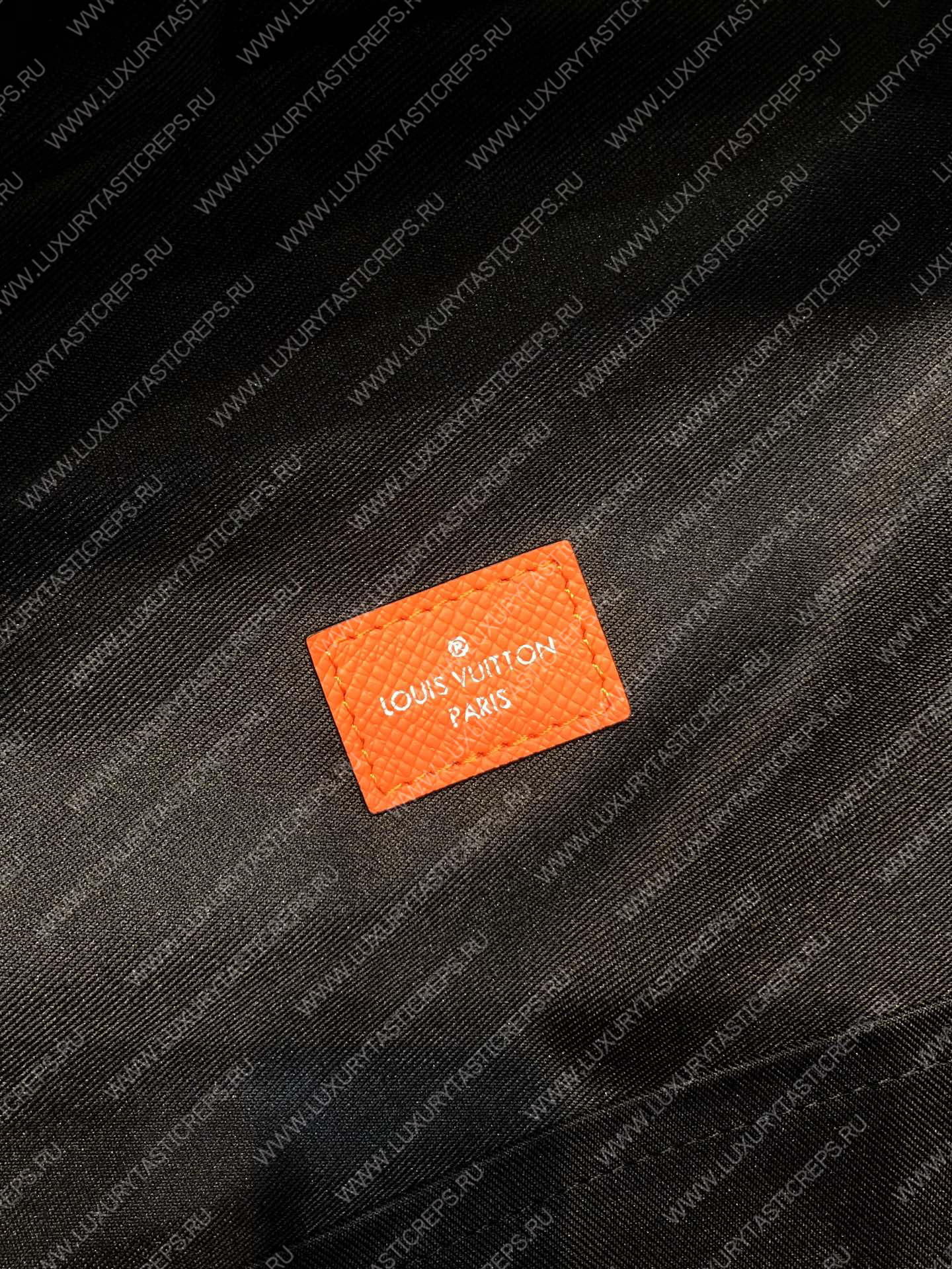 l**is V*t*n discovery backpack pm orange m30230