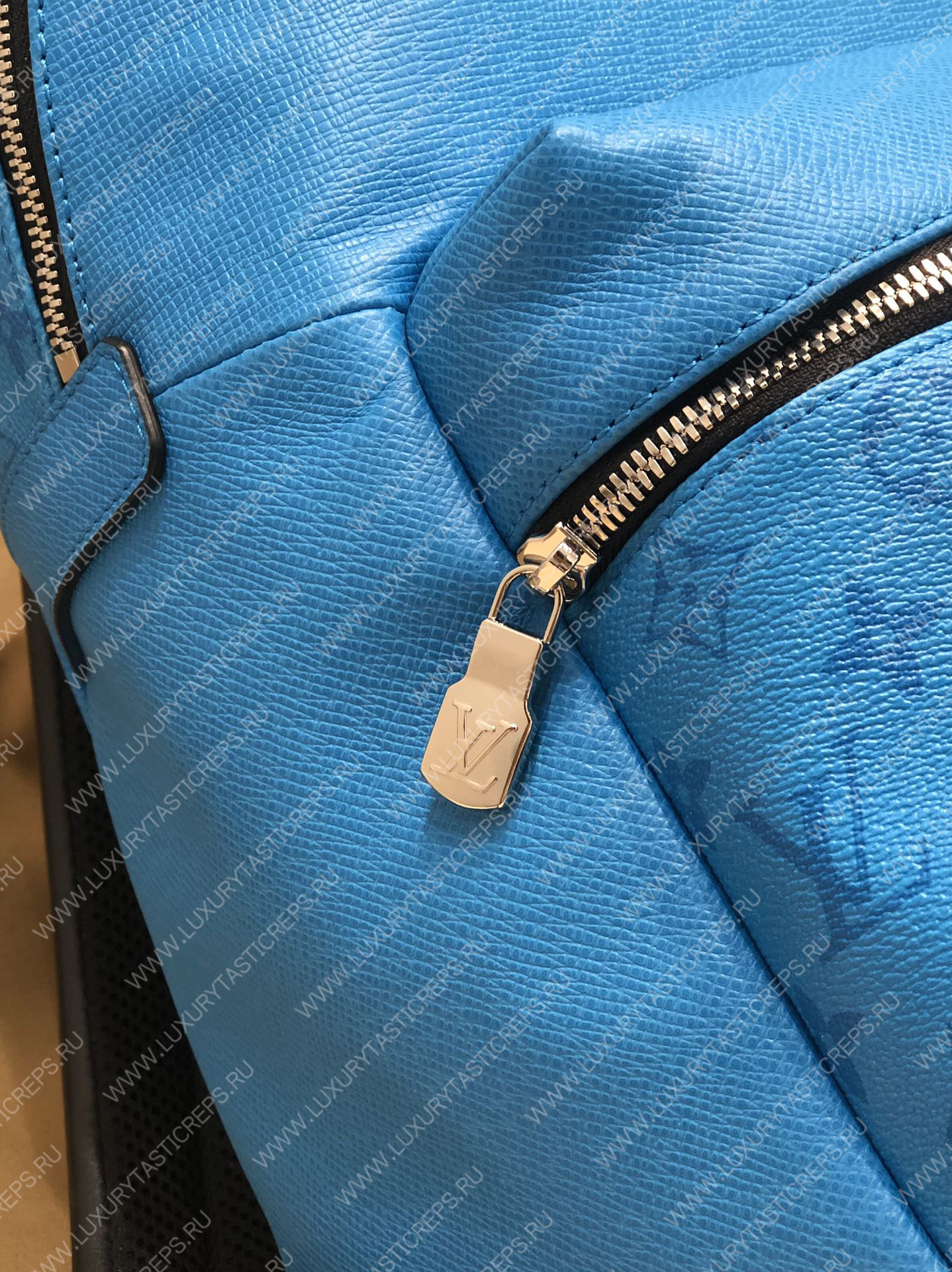 l**is V*t*n discovery backpack pm blue m30230