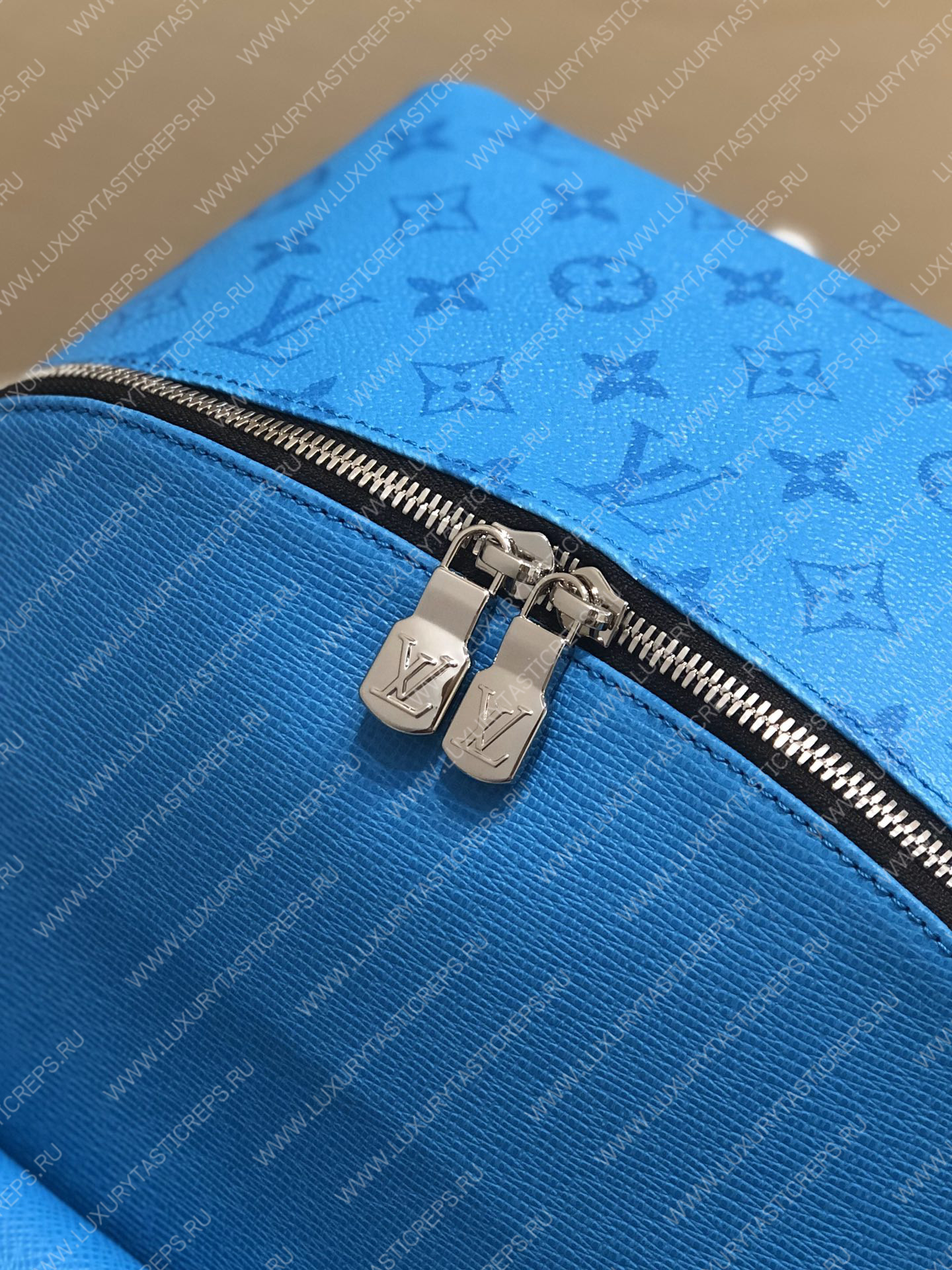 l**is V*t*n discovery backpack pm blue m30230