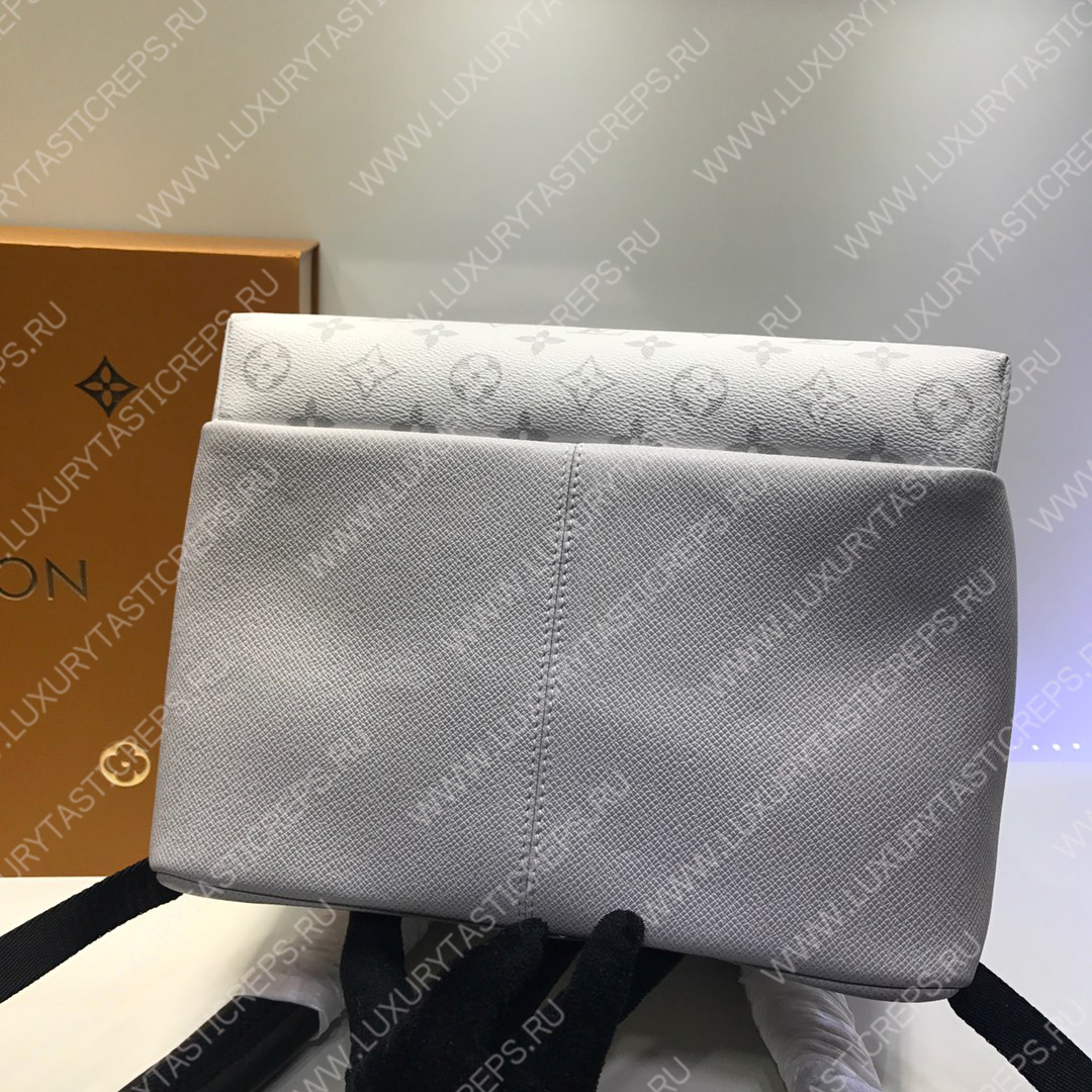 l**is V*t*n discovery backpack pm white m30230