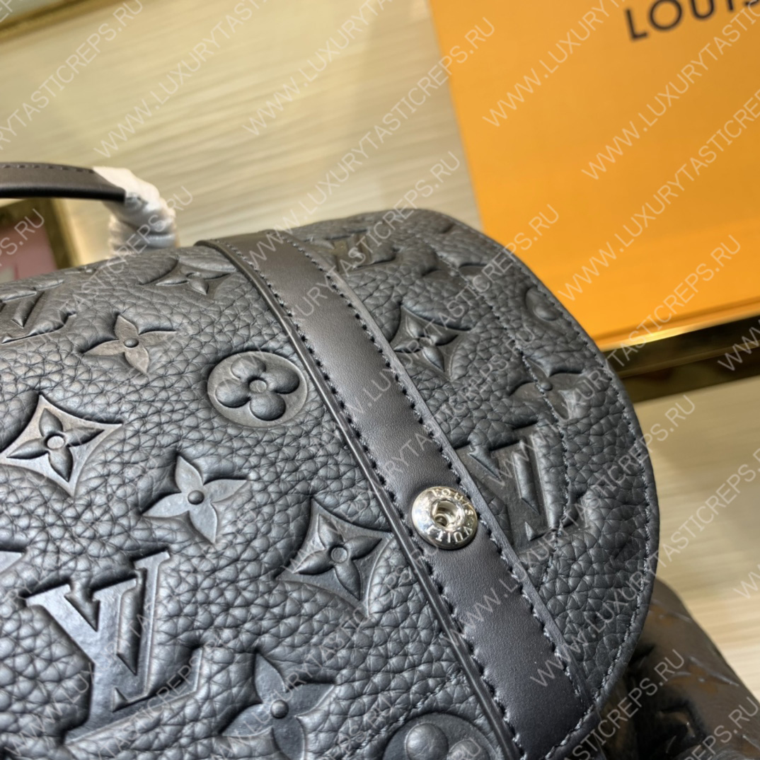 l**is V*t*n christopher mm black m55699