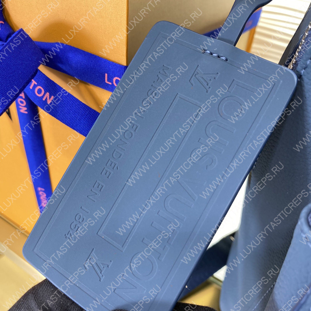 l**is V*t*n takeoff backpack blue m57079