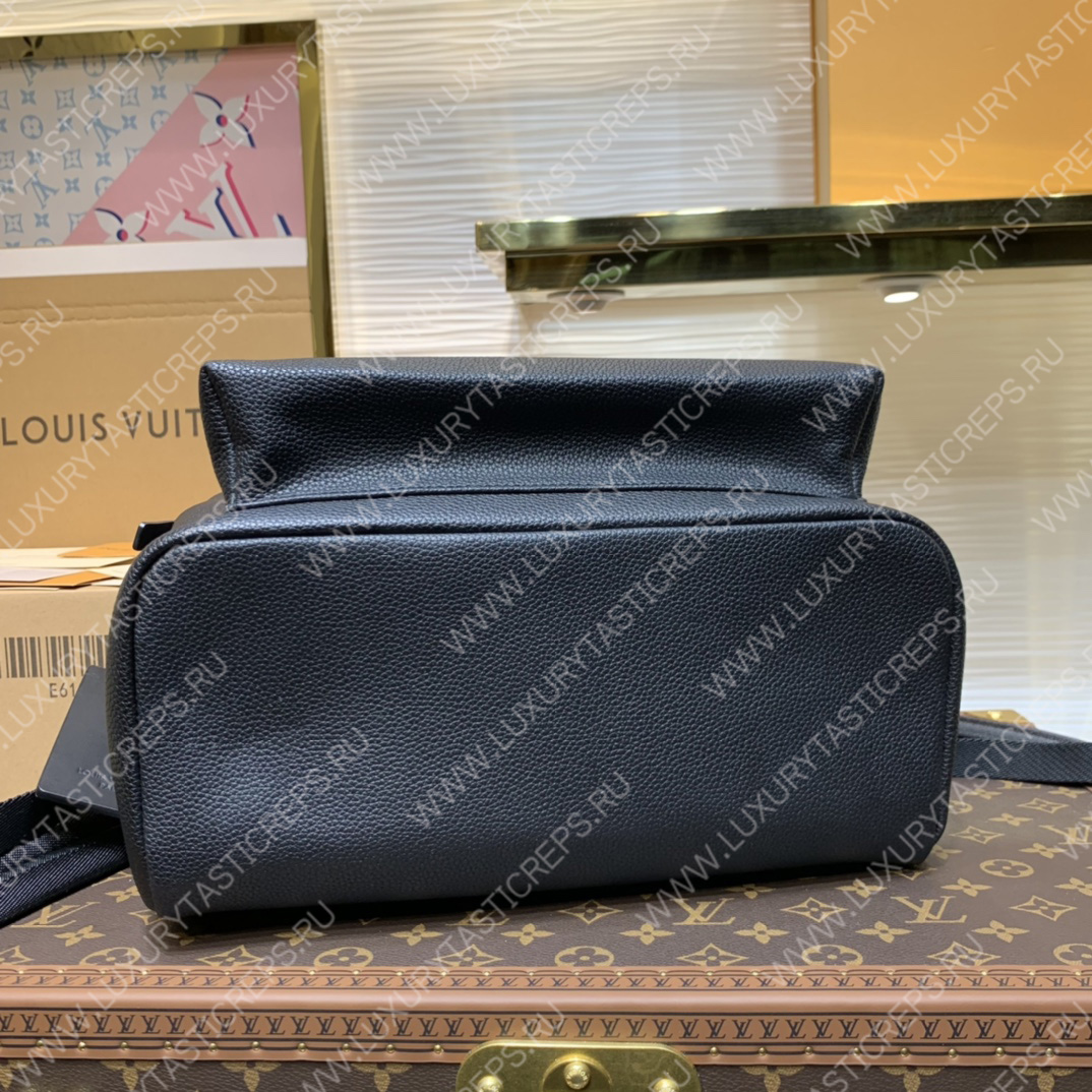 l**is V*t*n takeoff backpack black m57079