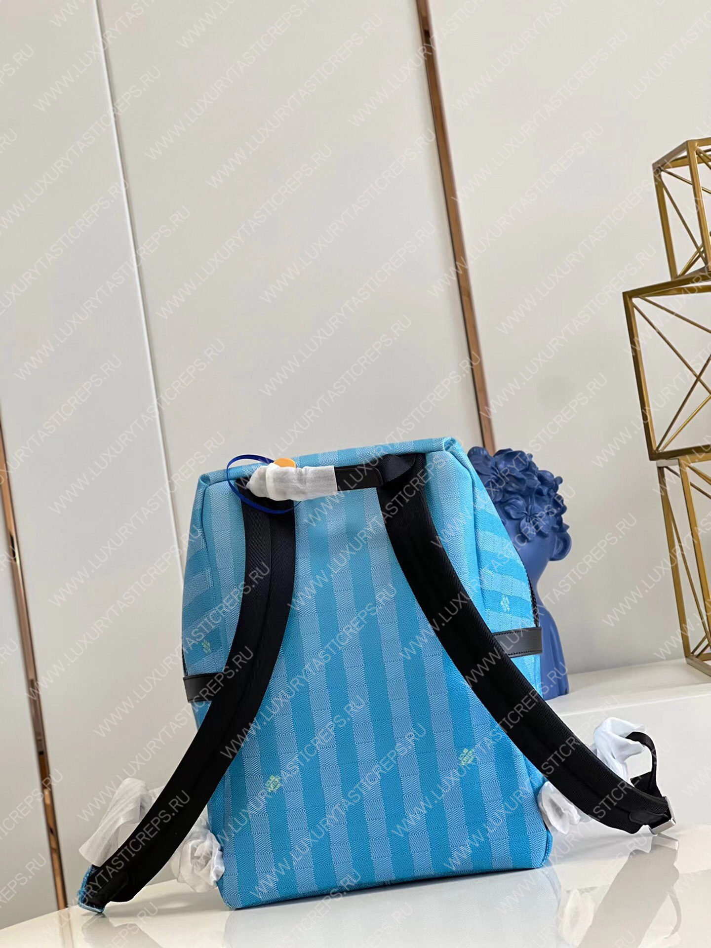 l**is V*t*n discovery backpack gradient blue m59913
