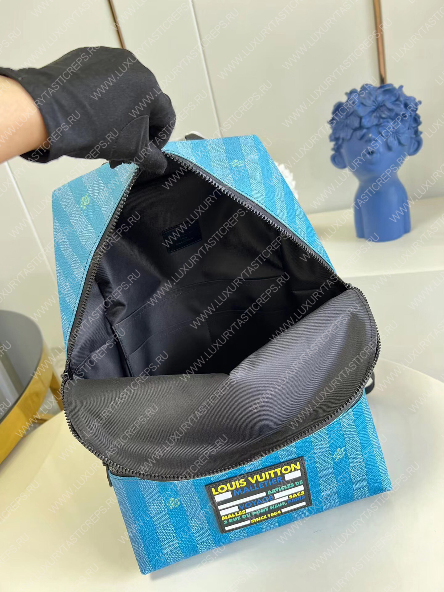 l**is V*t*n discovery backpack gradient blue m59913