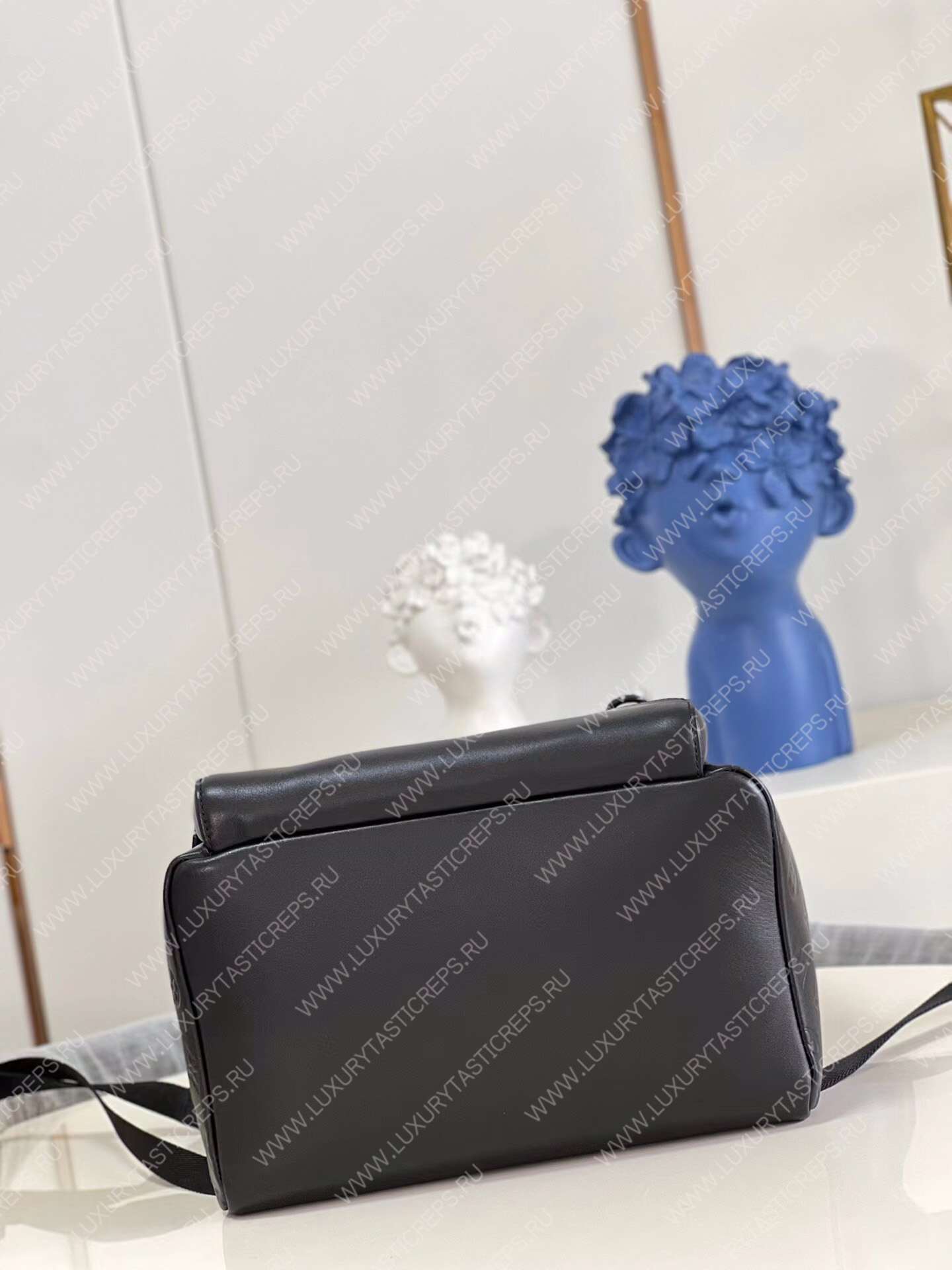 l**is V*t*n racer backpack black m46109