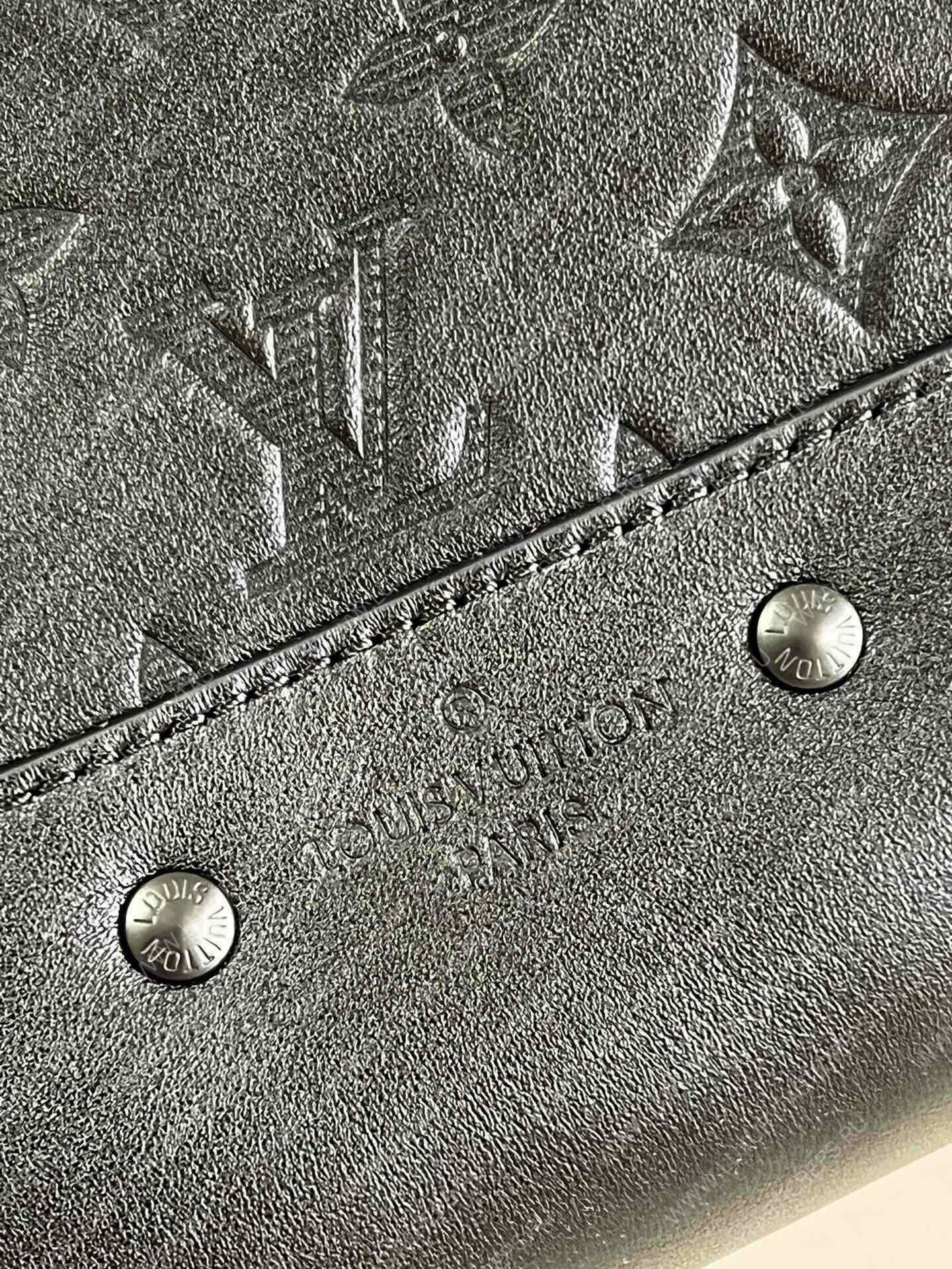 l**is V*t*n racer backpack black m46109