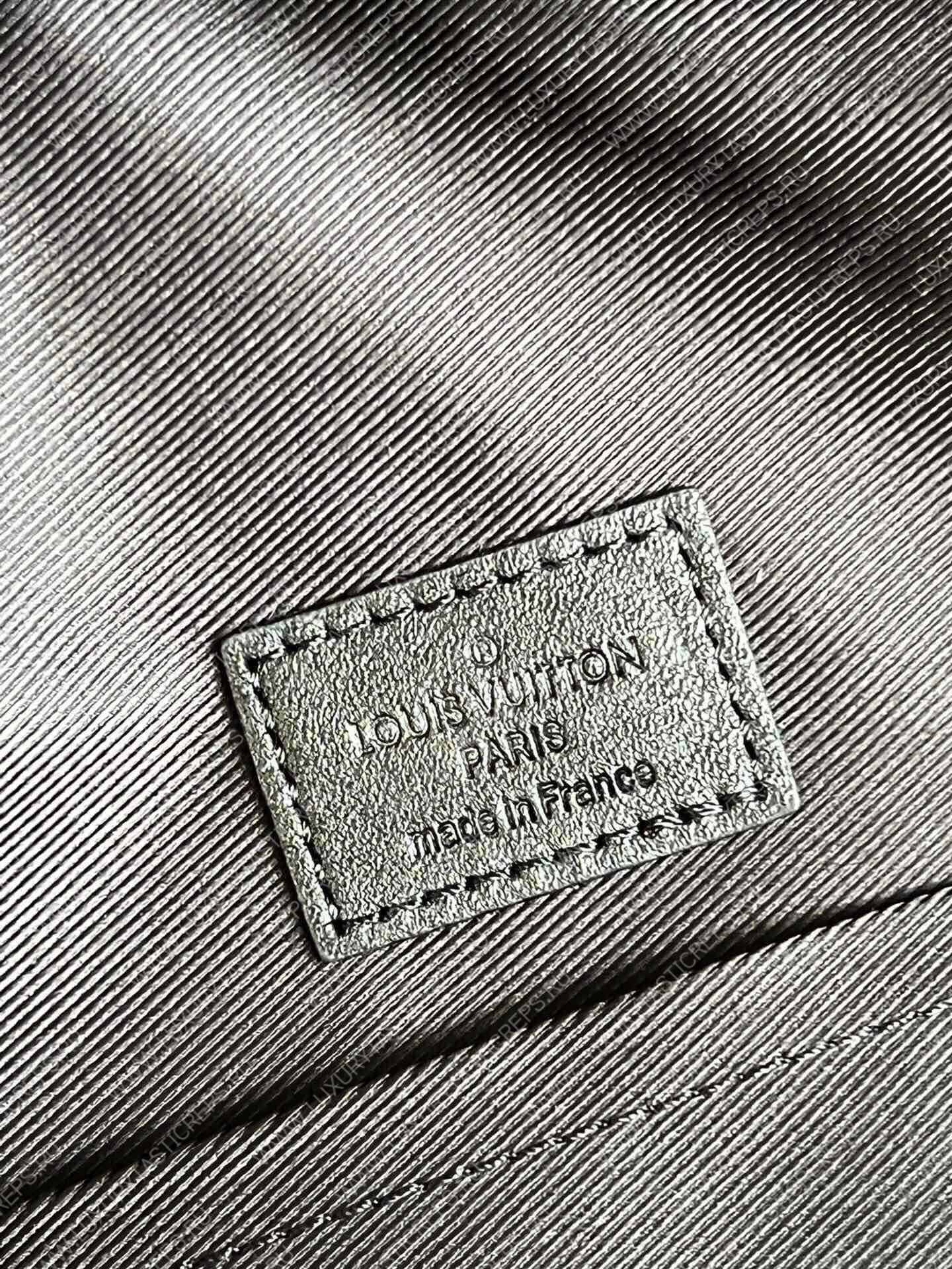 l**is V*t*n racer backpack black m46109