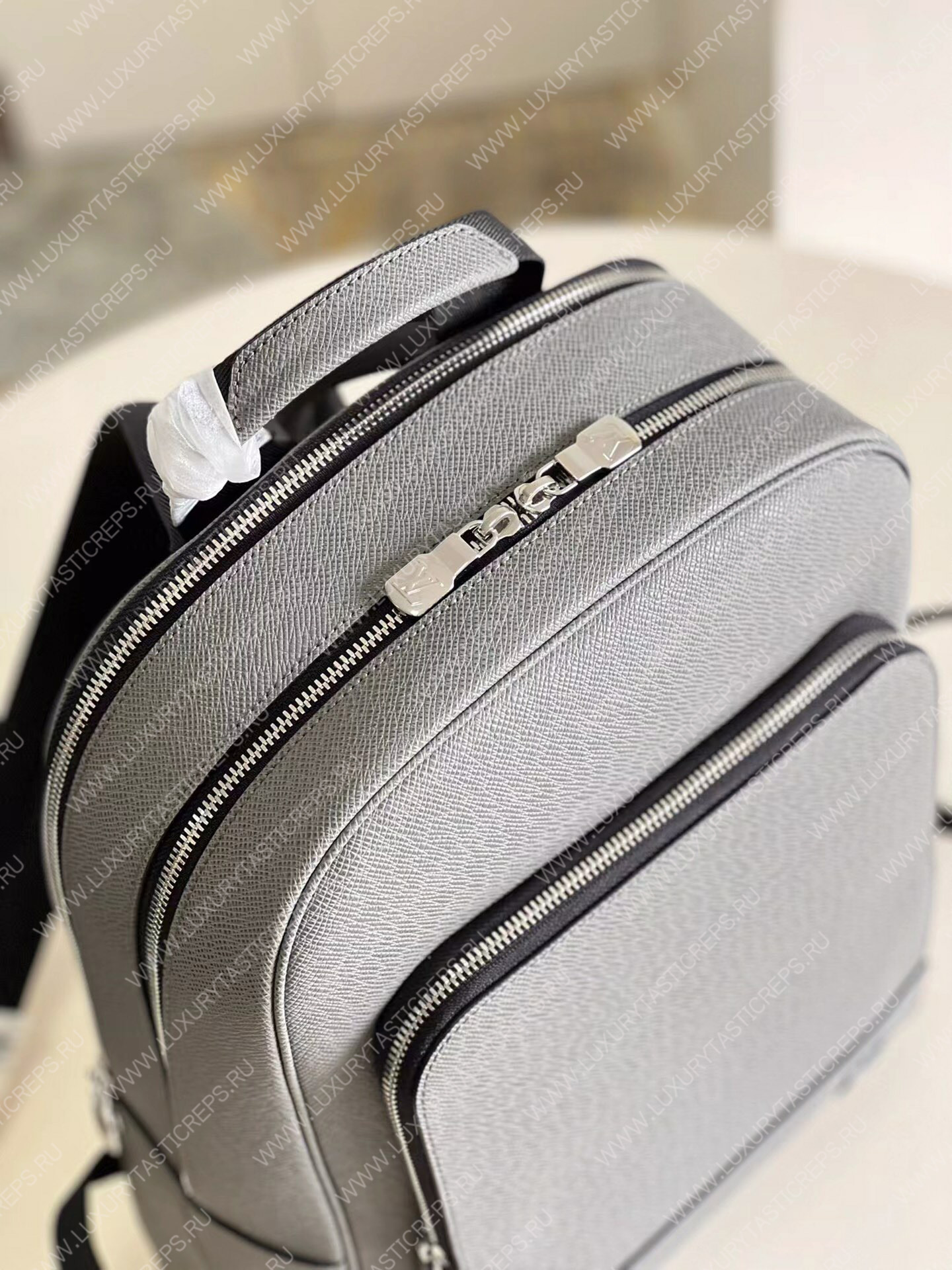 l**is V*t*n adrian backpack gray m30857