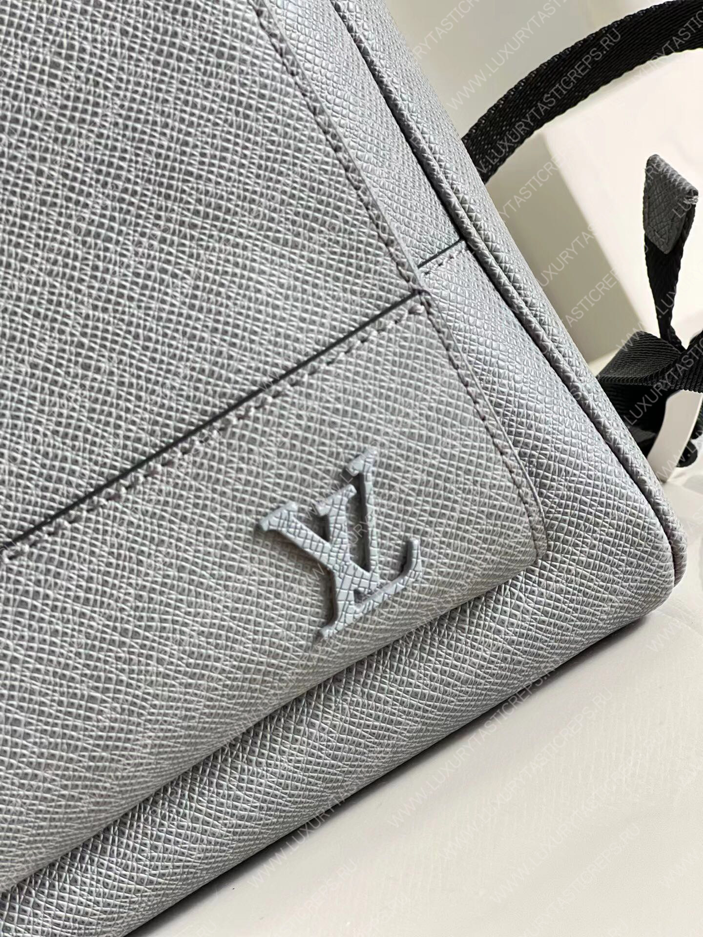 l**is V*t*n adrian backpack gray m30857