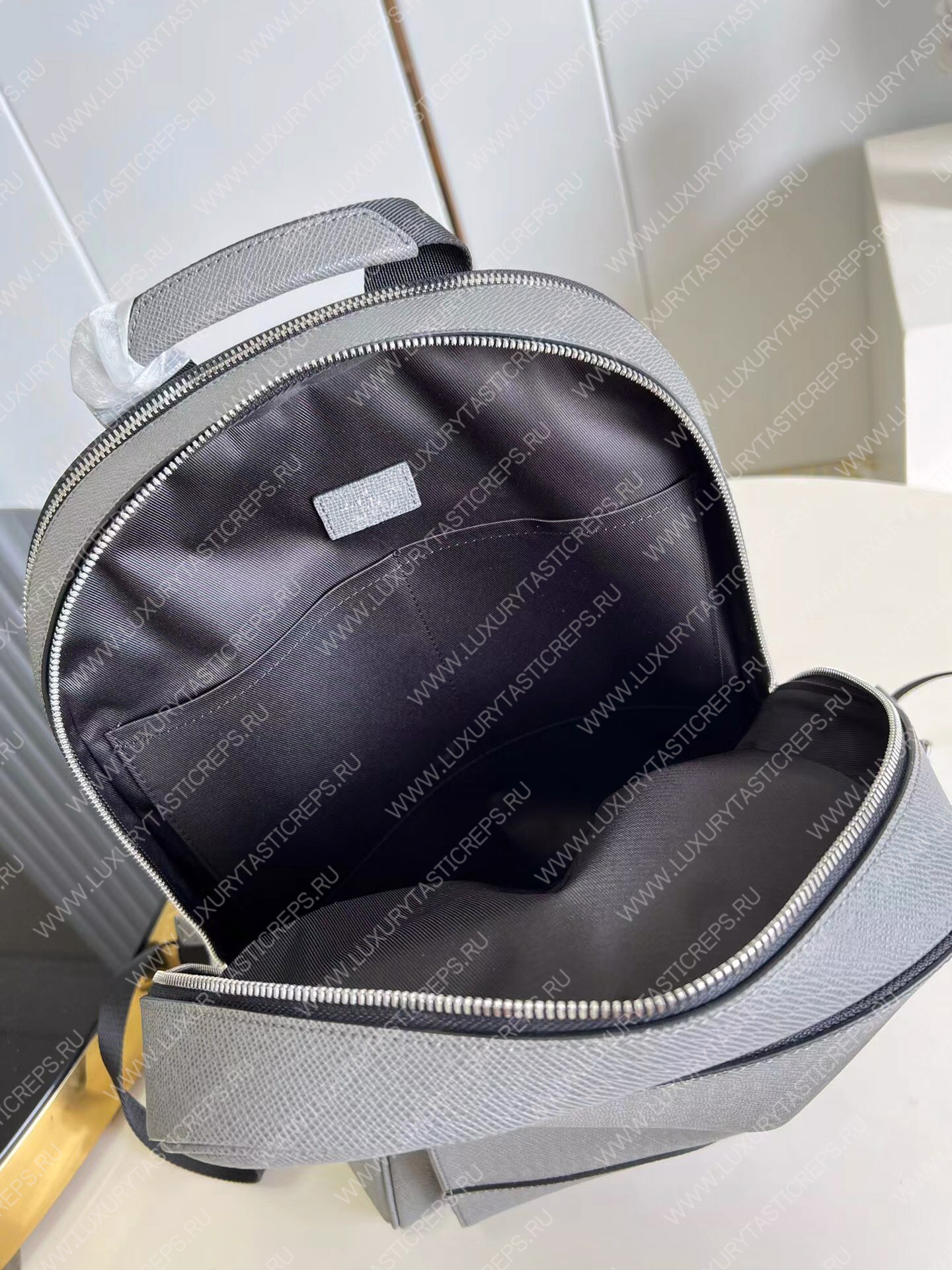 l**is V*t*n adrian backpack gray m30857