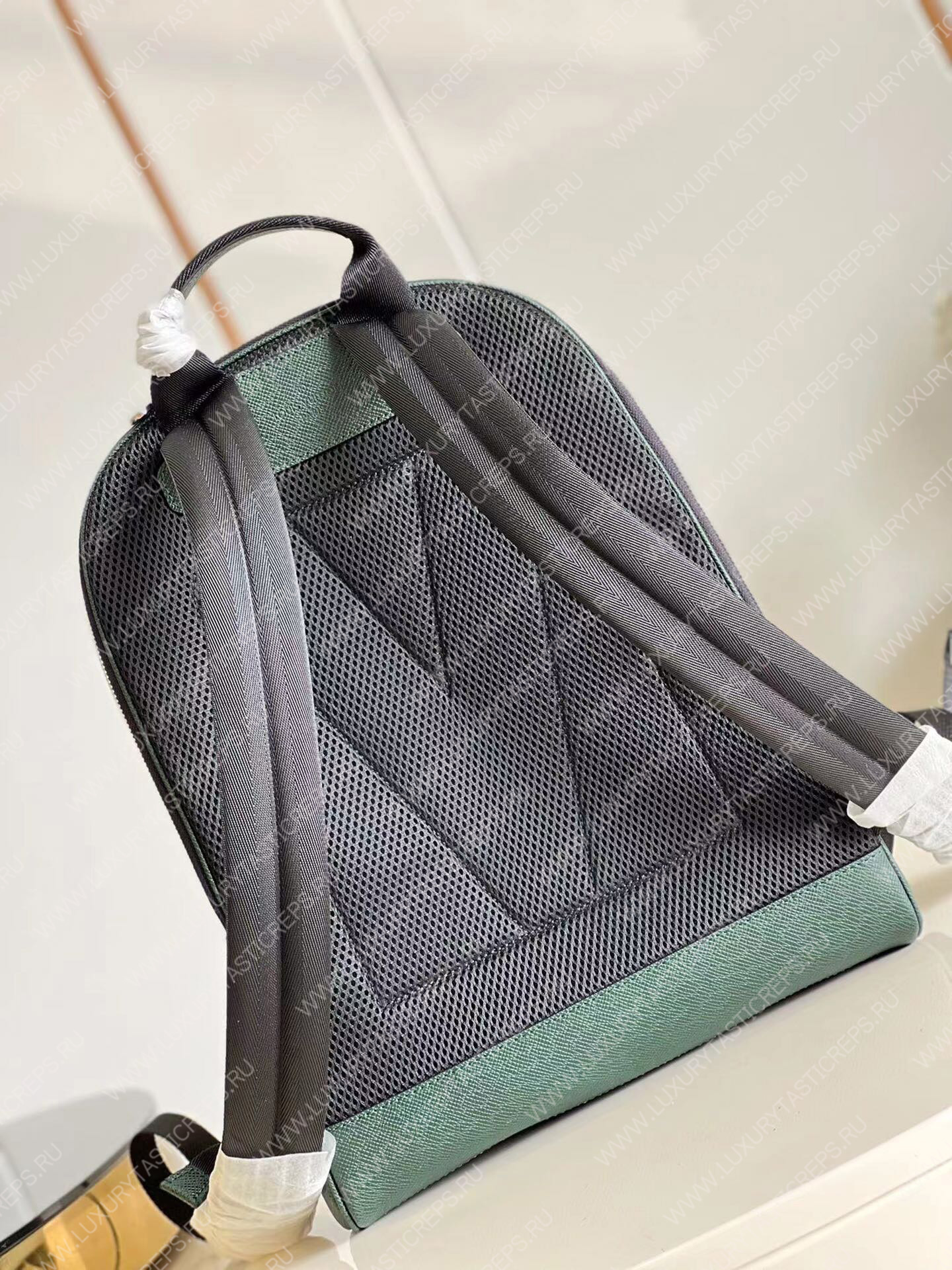 l**is V*t*n adrian backpack green m30857