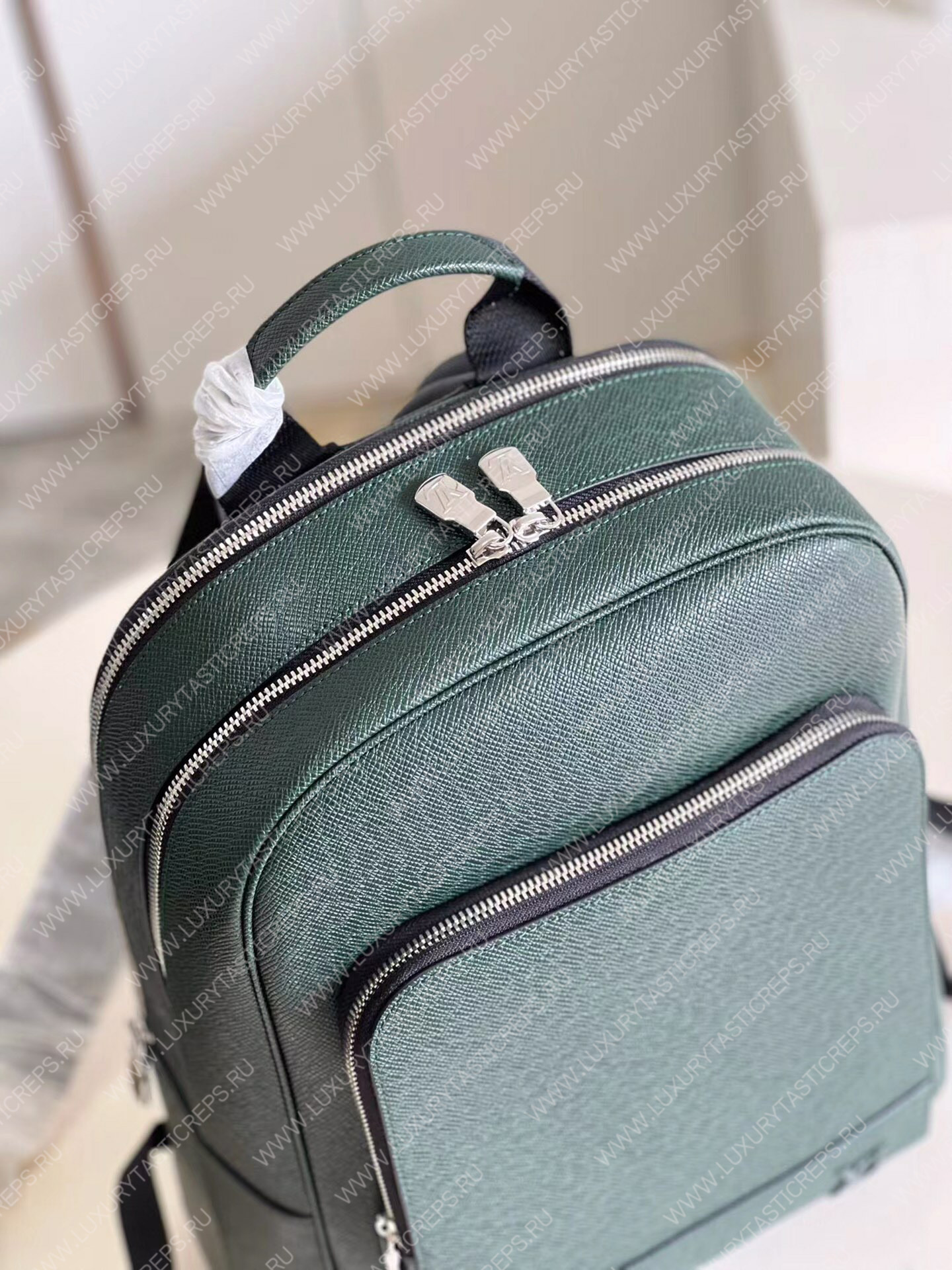 l**is V*t*n adrian backpack green m30857
