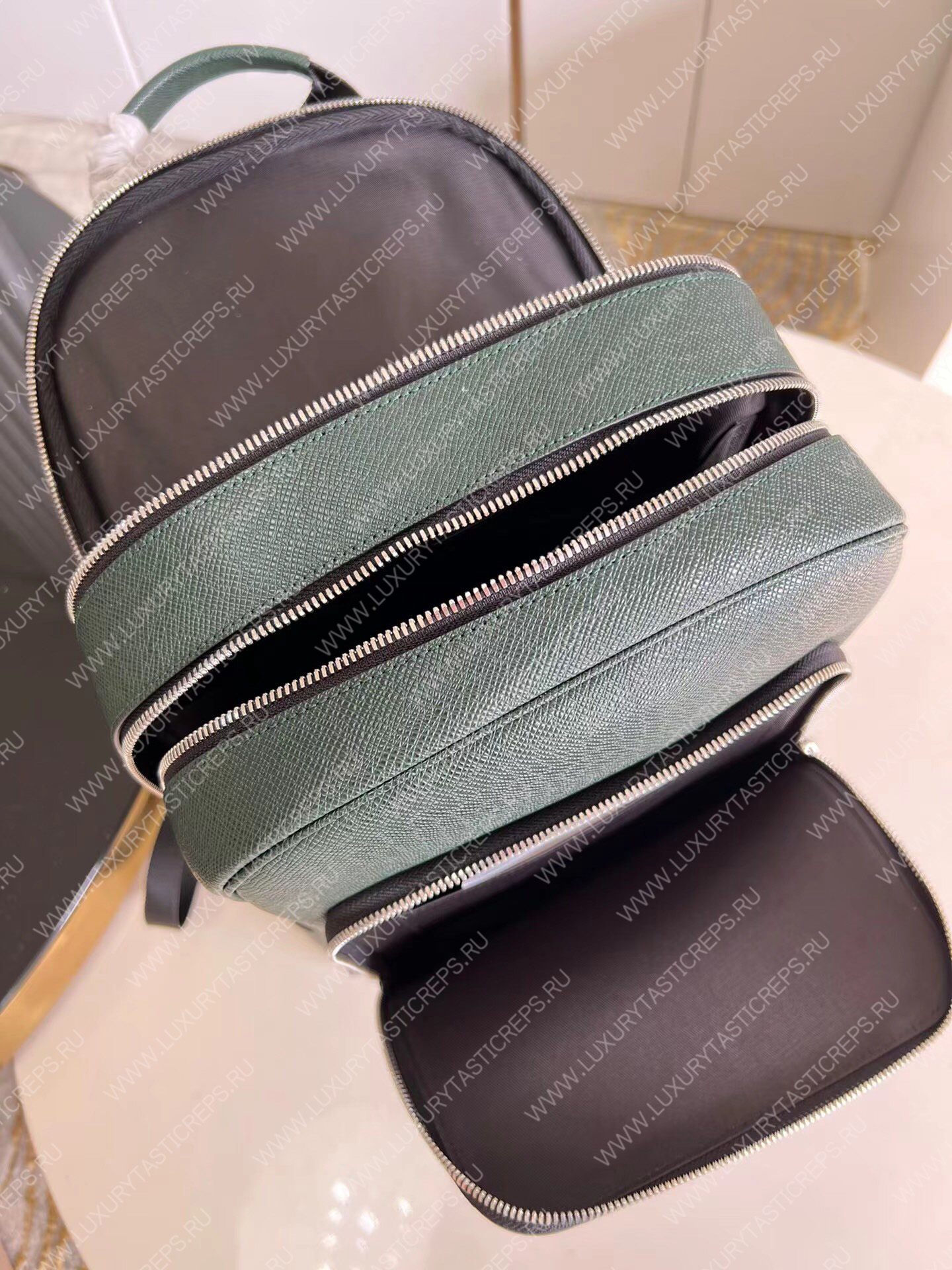 l**is V*t*n adrian backpack green m30857