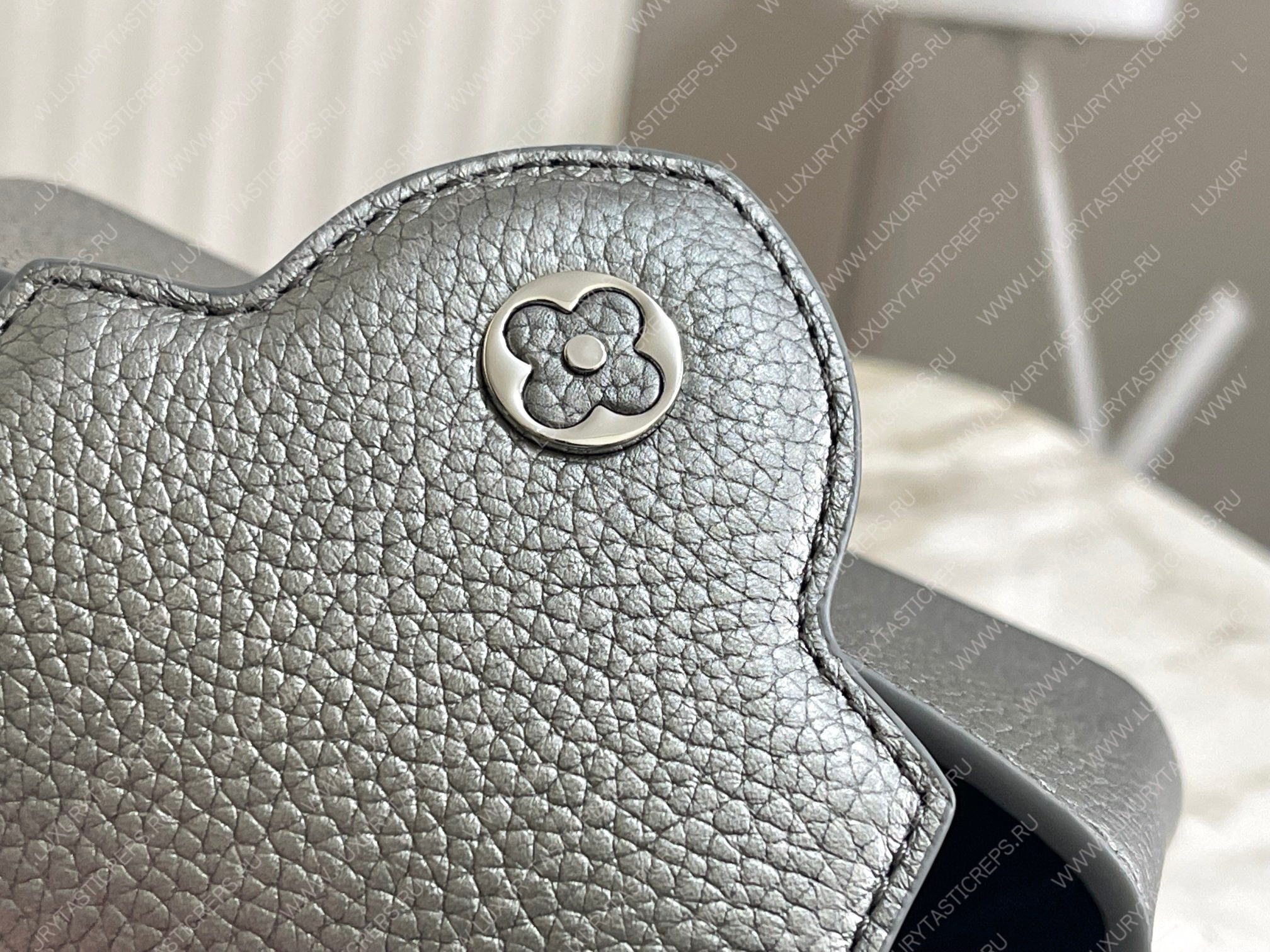 l**is V*t*n capucines bb etain metallic gray m21102