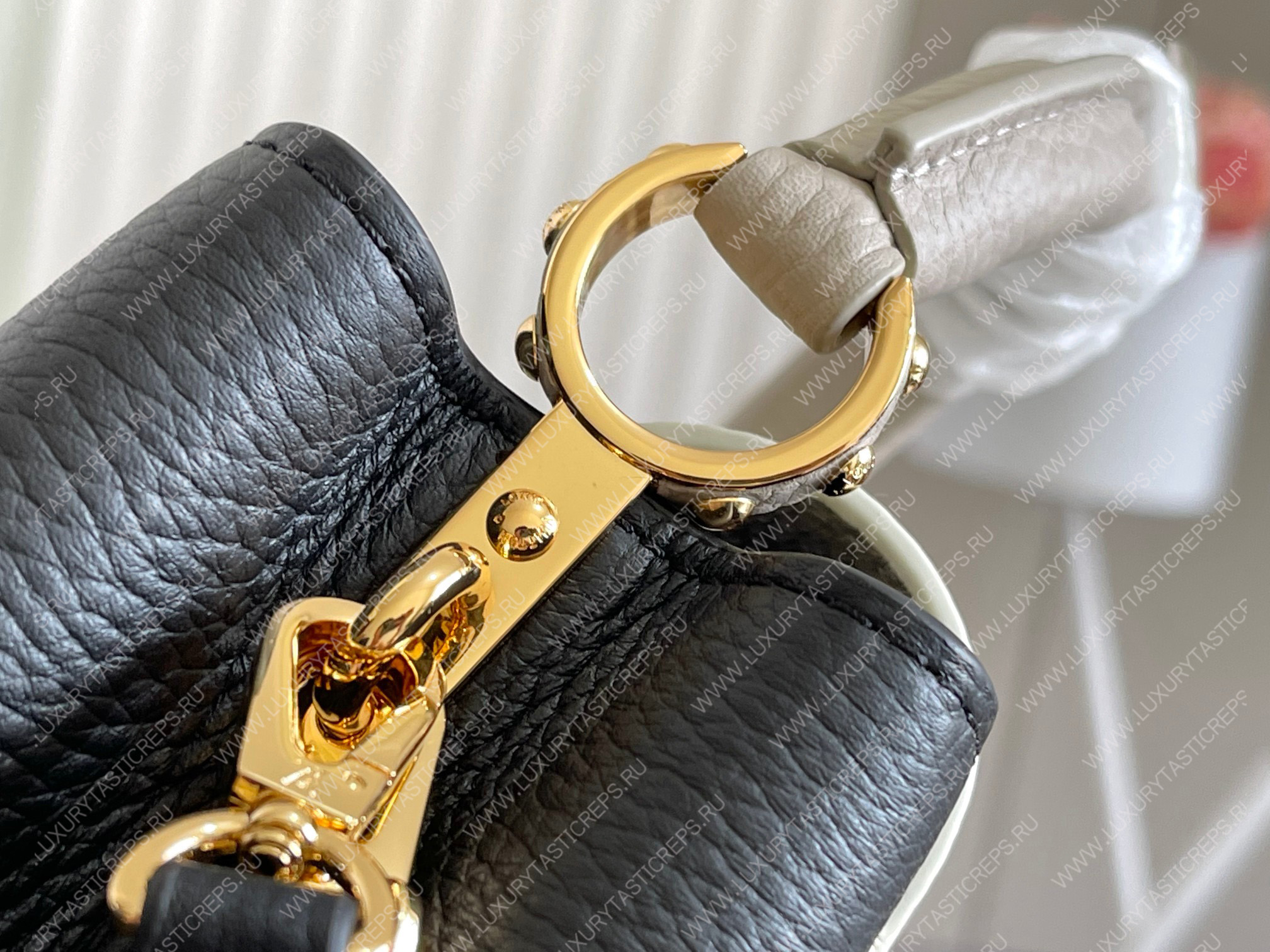 l**is V*t*n capucines mm black m20708