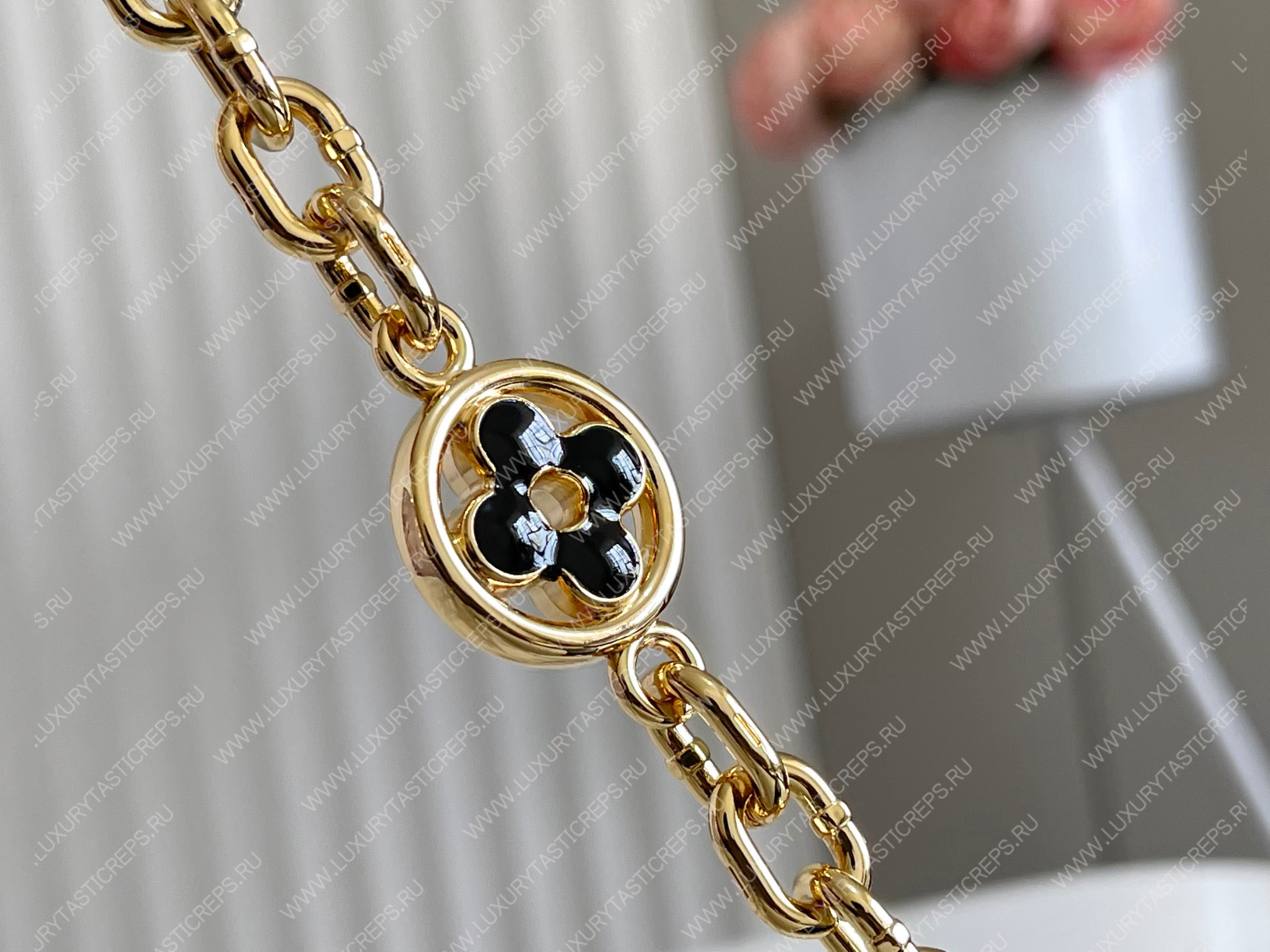 l**is V*t*n capucines mm black m20708