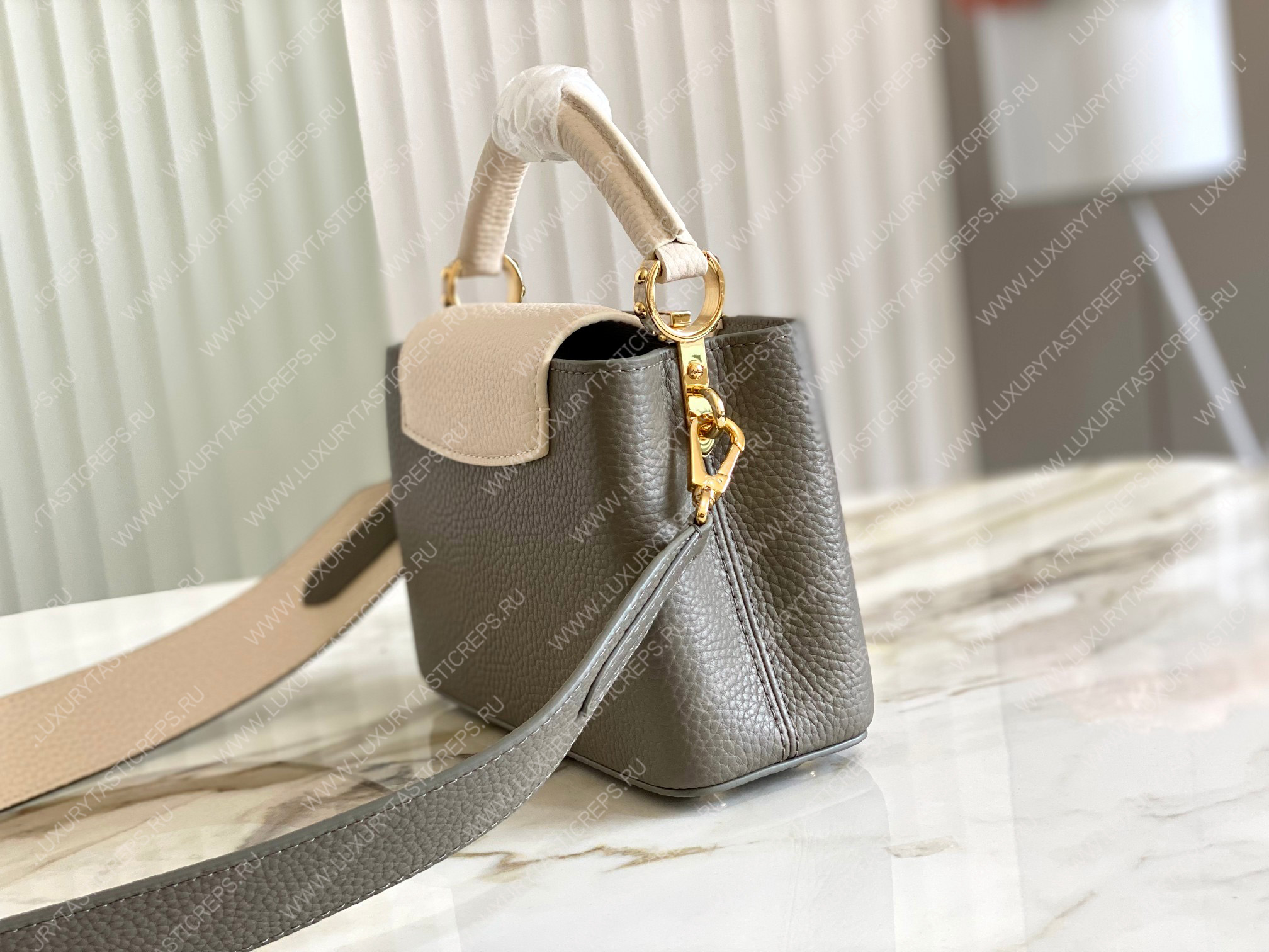 l**is V*t*n capucines mm steeple gray / greige m21296