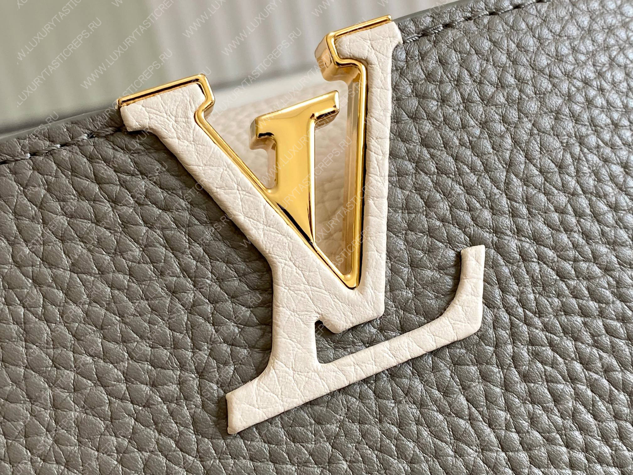 l**is V*t*n capucines mm steeple gray / greige m21296