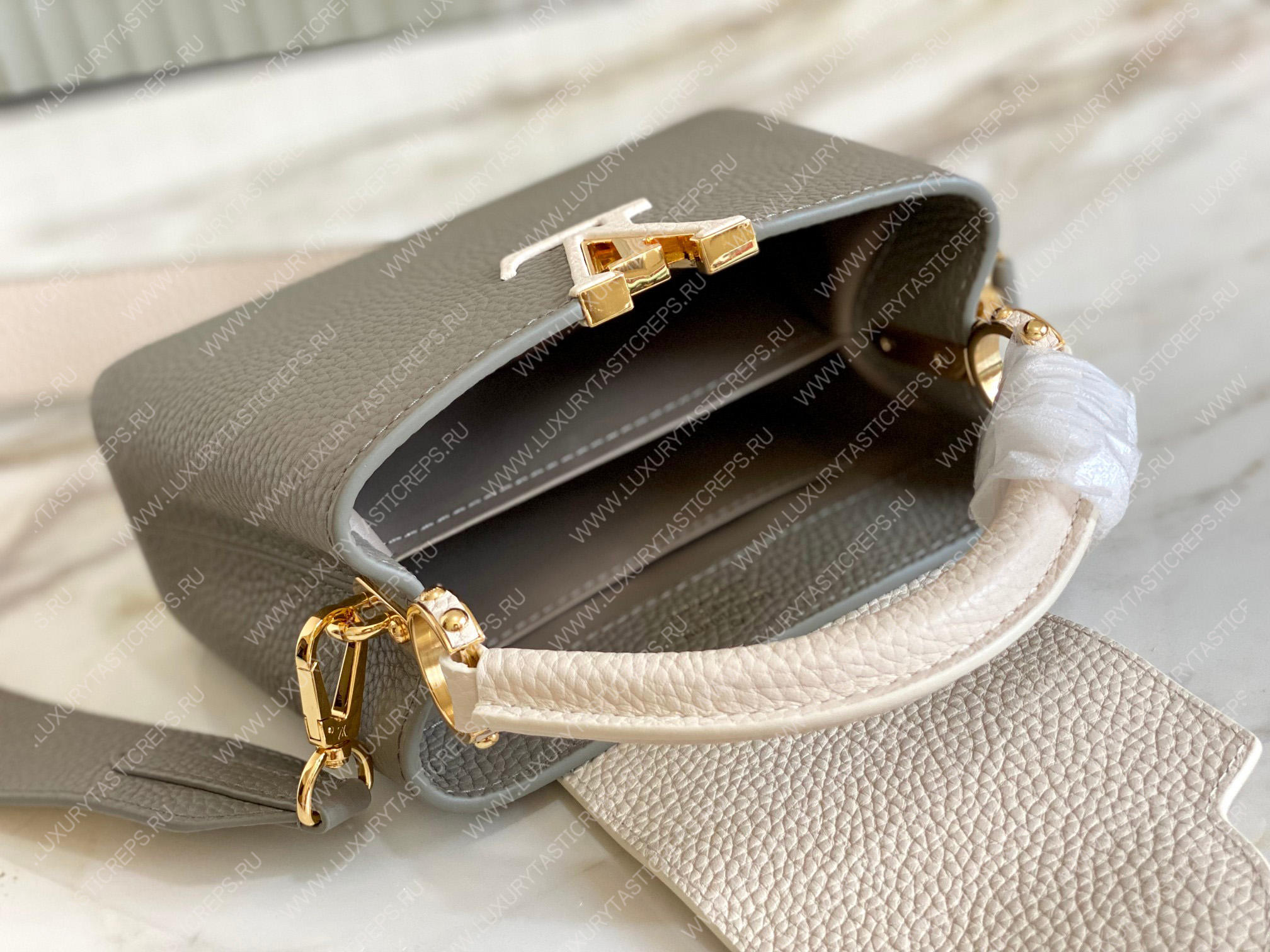 l**is V*t*n capucines mm steeple gray / greige m21296