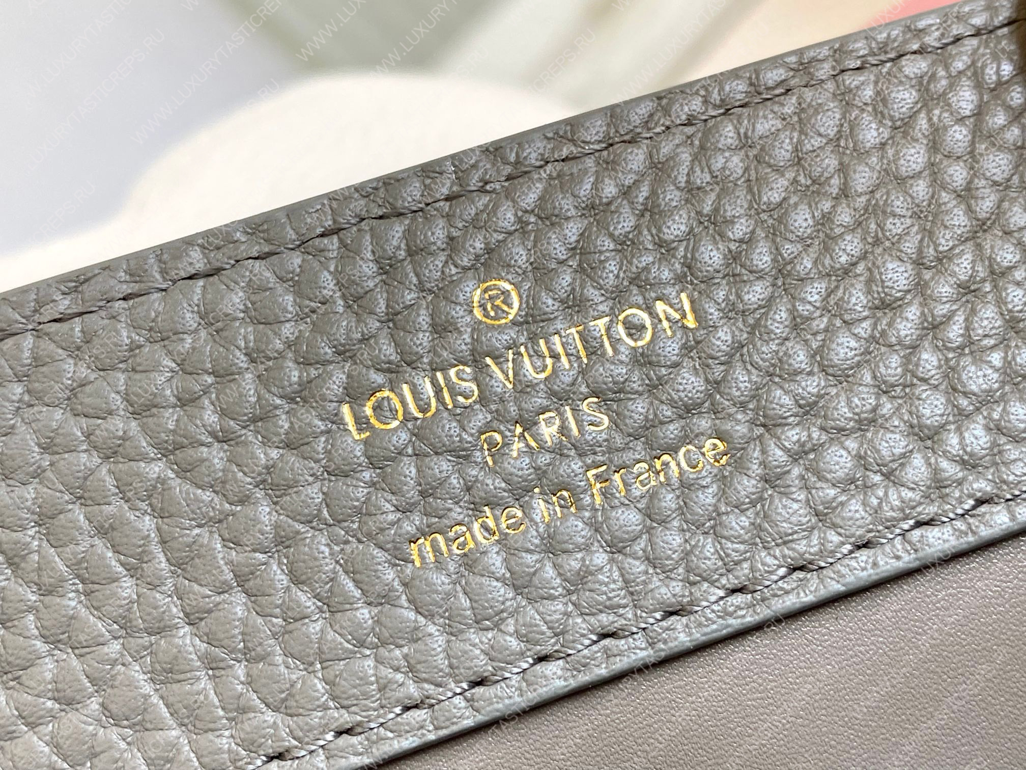 l**is V*t*n capucines mm steeple gray / greige m21296