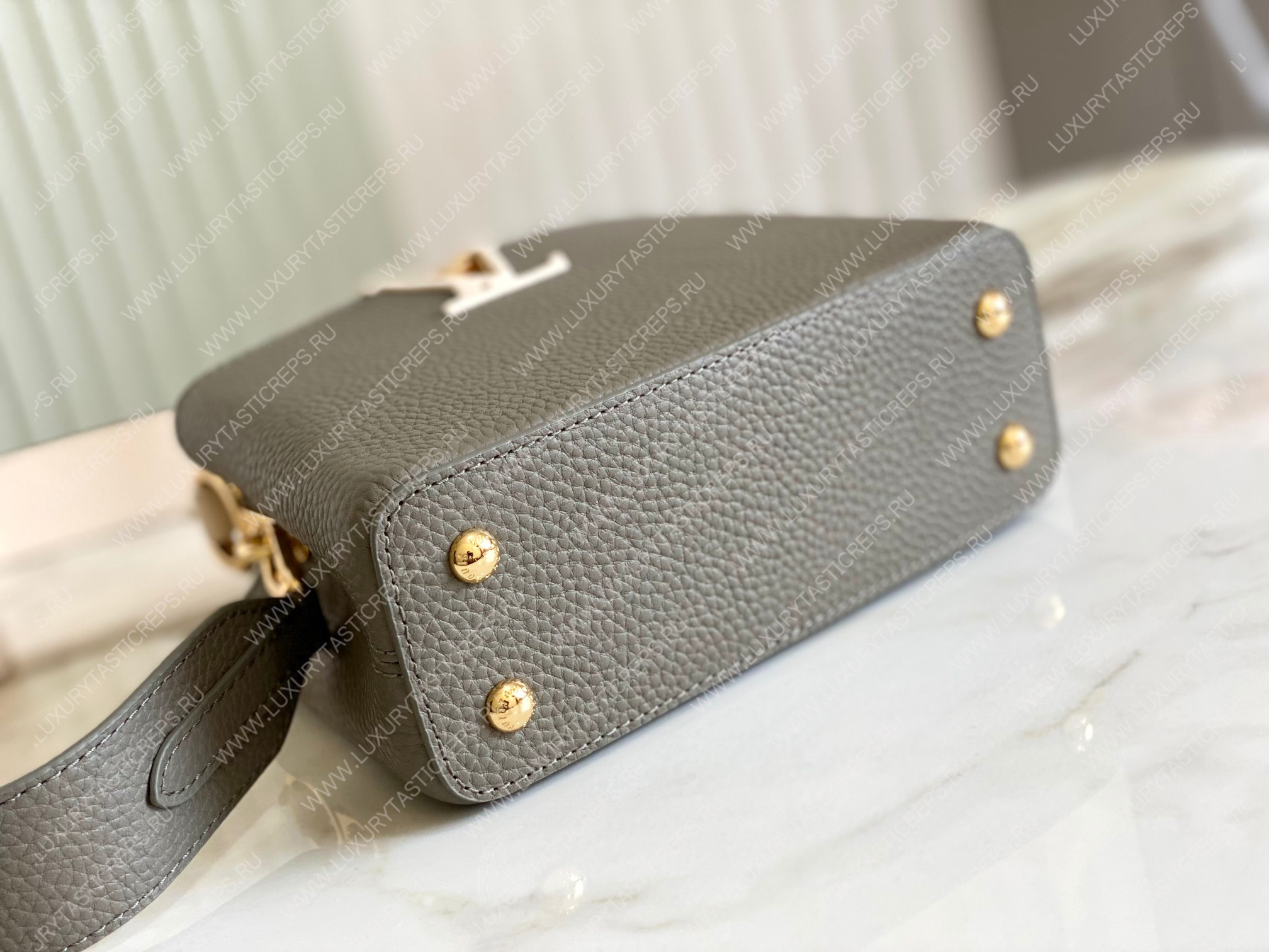 l**is V*t*n capucines mm steeple gray / greige m21296