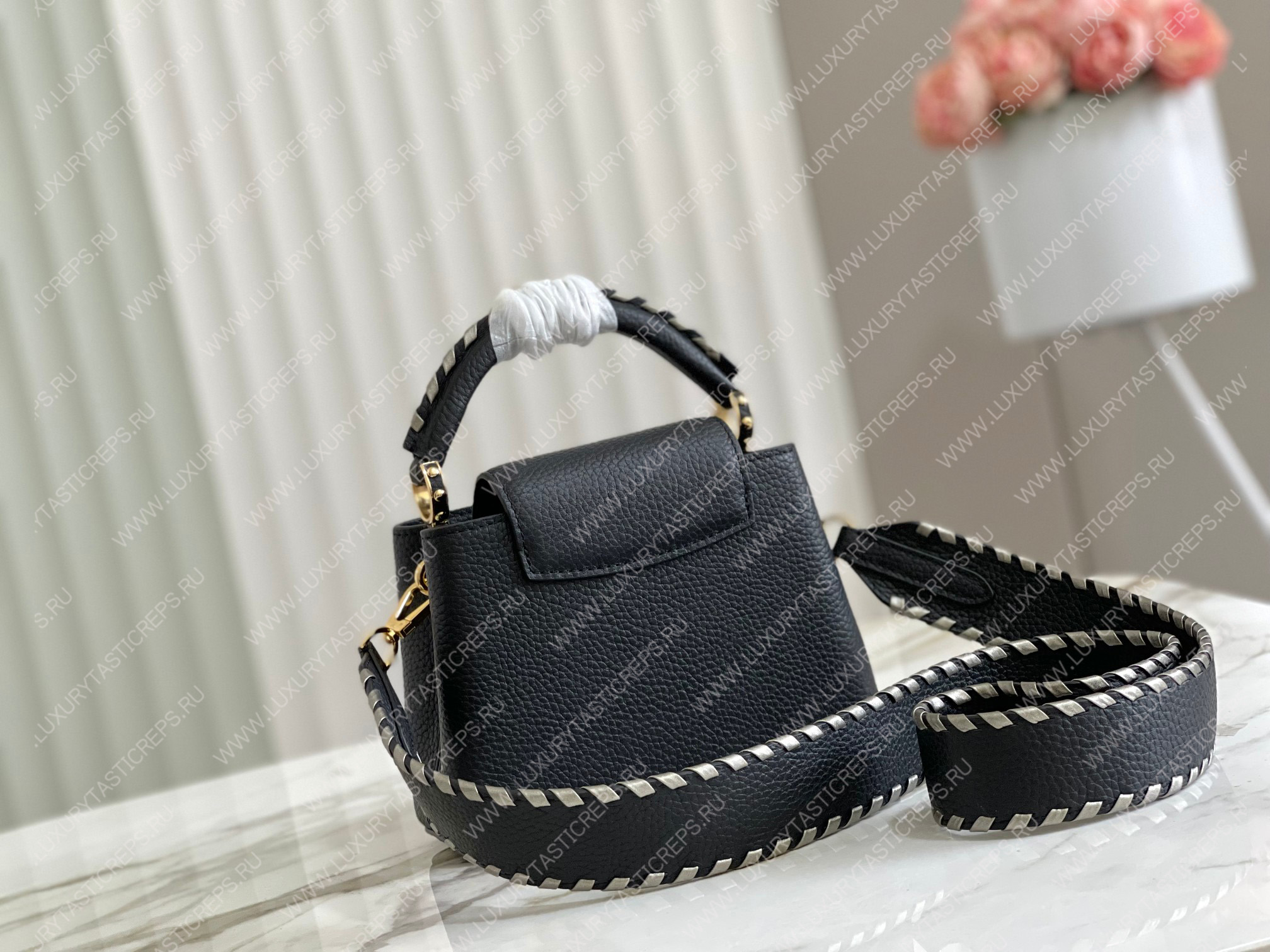 l**is V*t*n capucines mm black m21121