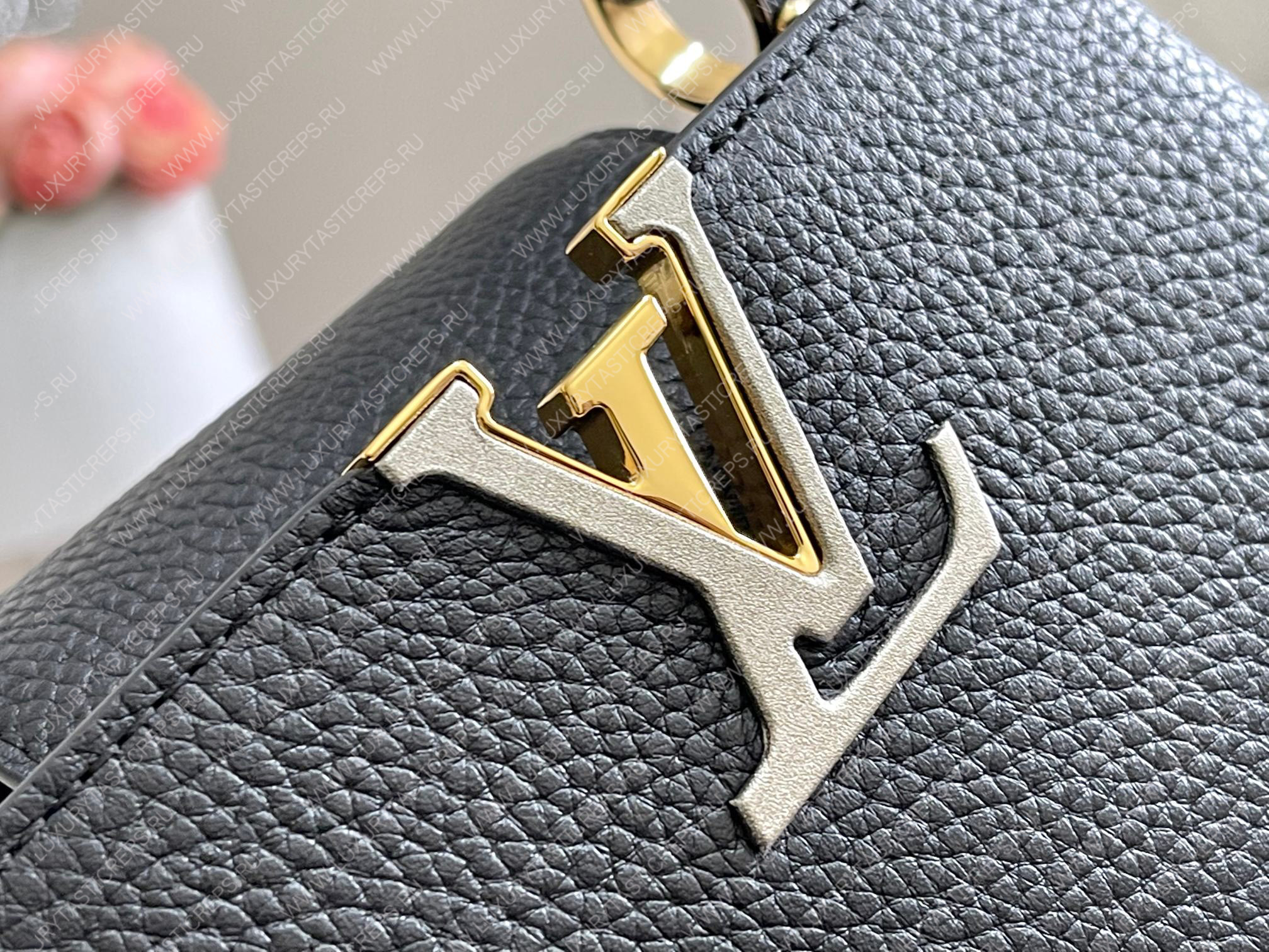 l**is V*t*n capucines mm black m21121