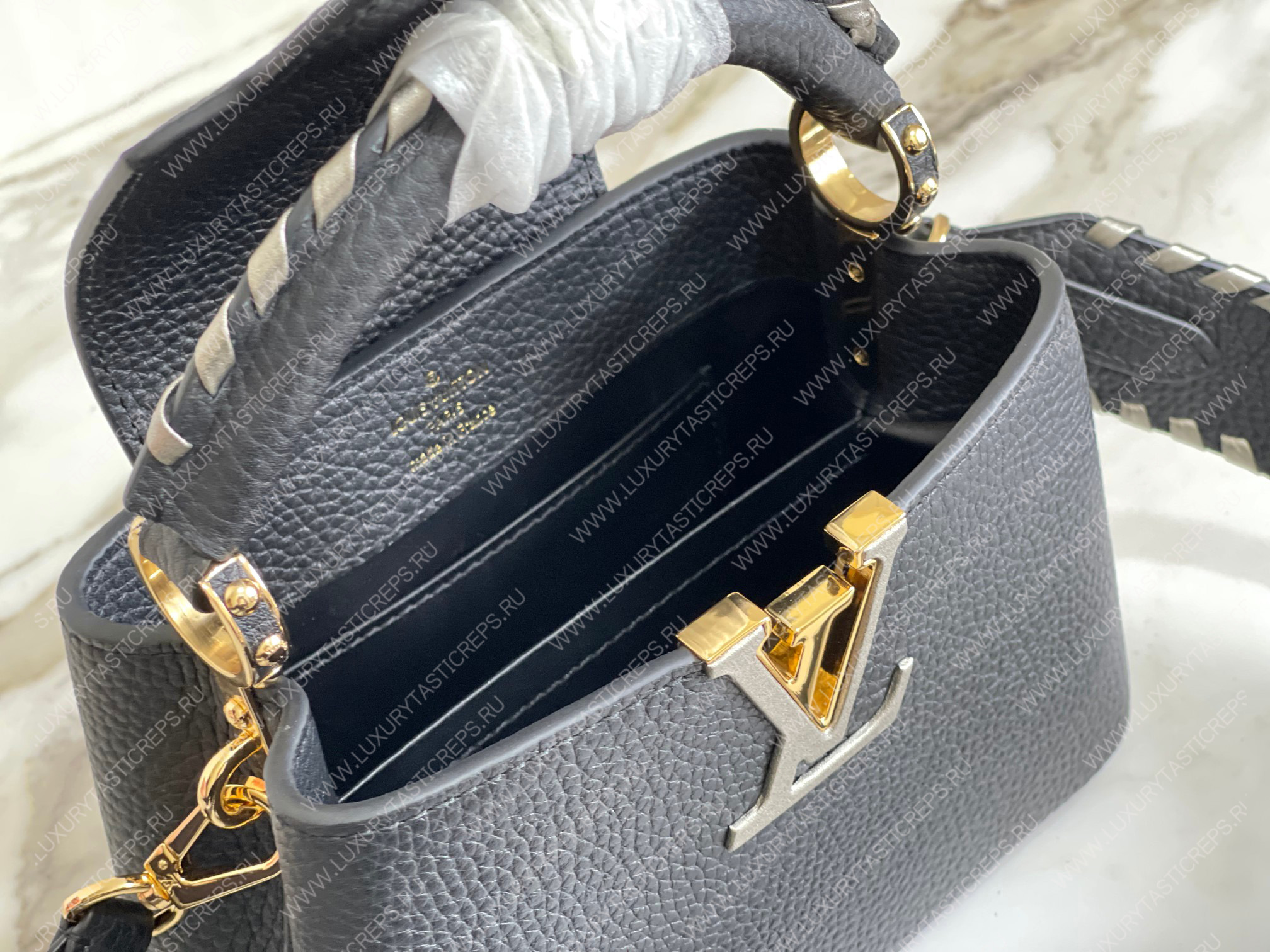 l**is V*t*n capucines mm black m21121