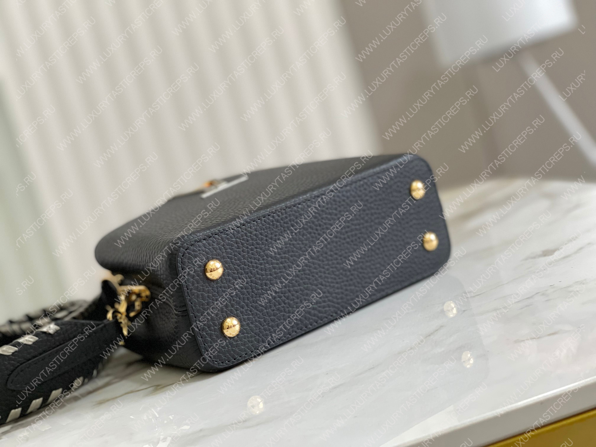 l**is V*t*n capucines mm black m21121