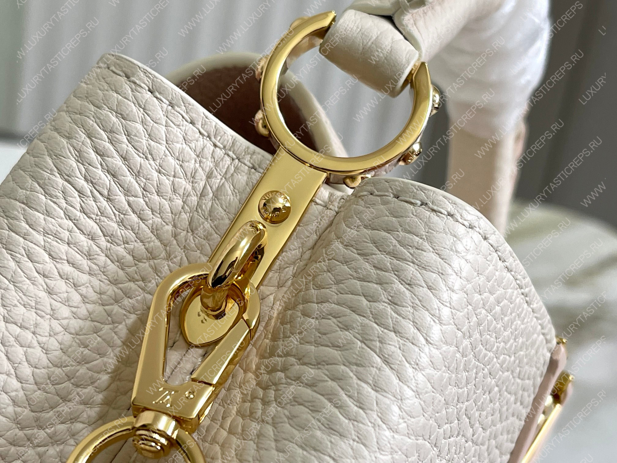 l**is V*t*n capucines bb cream beige m21127