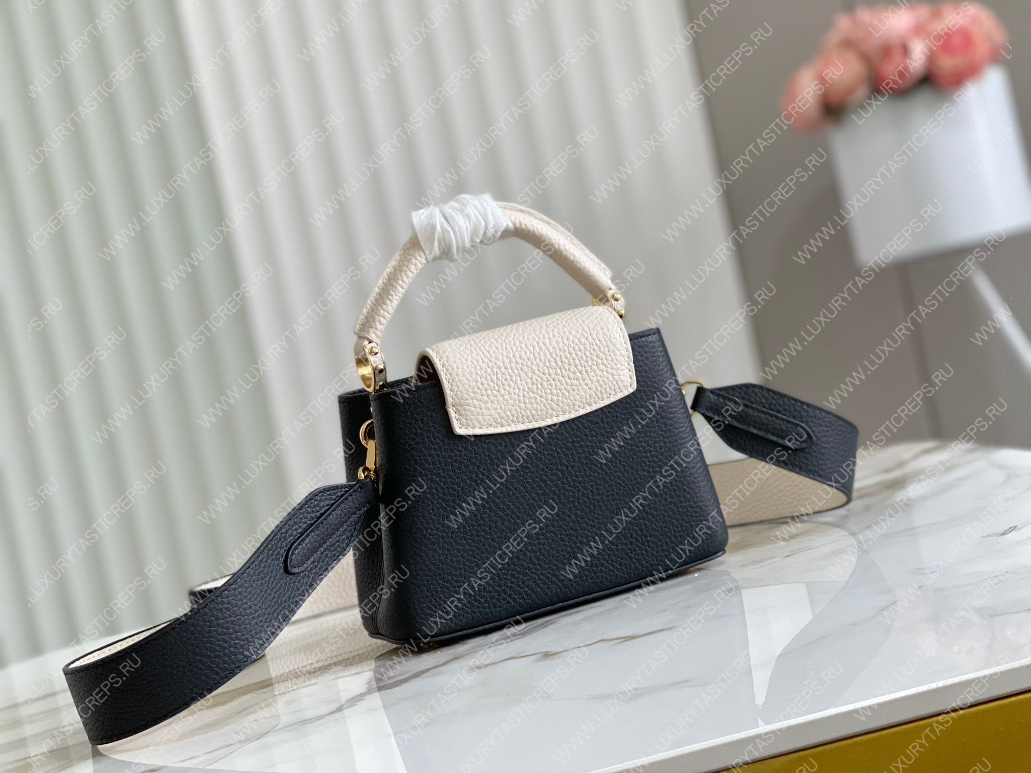 l**is V*t*n capucines bb black m21043