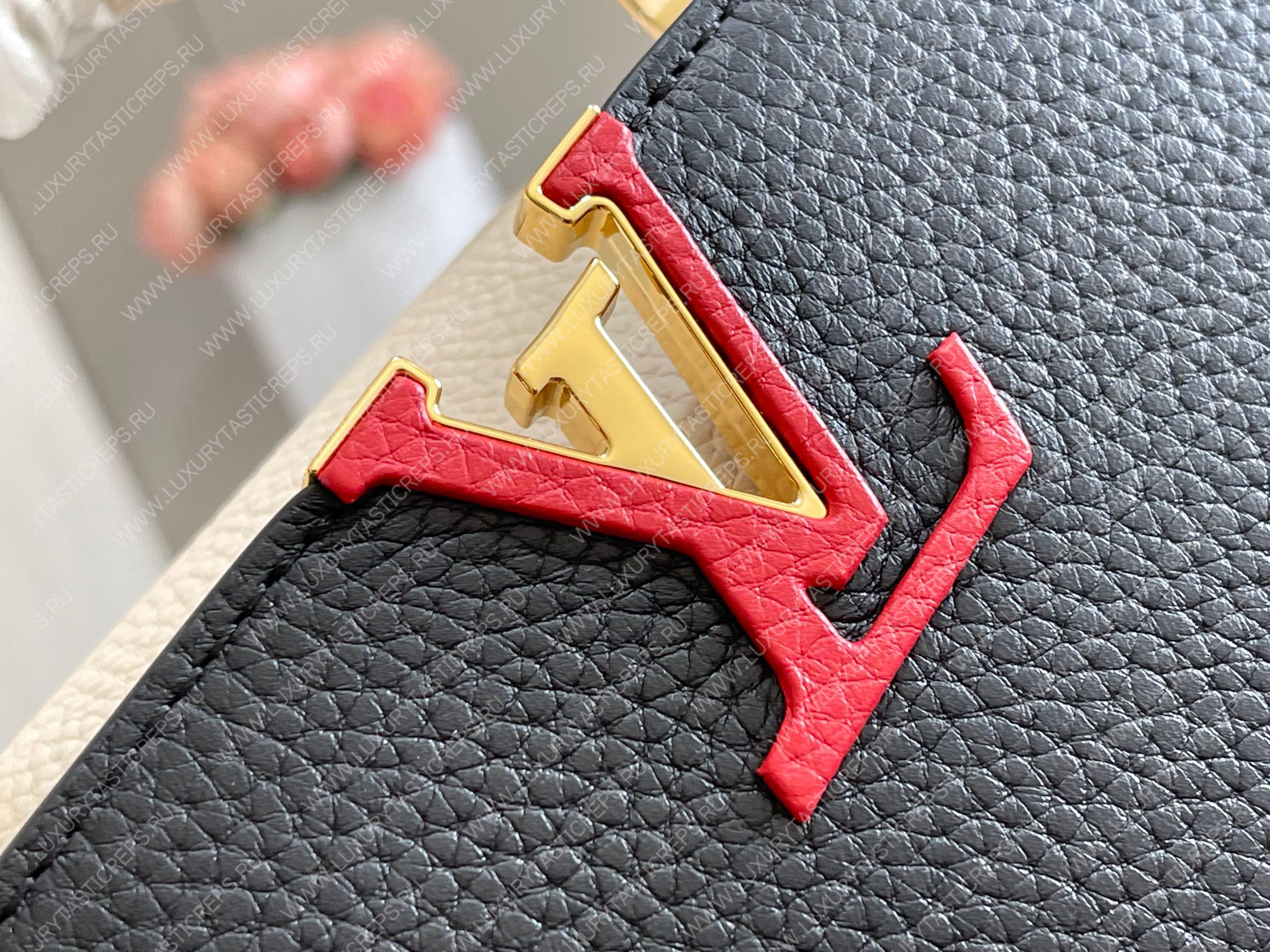 l**is V*t*n capucines bb black m21043