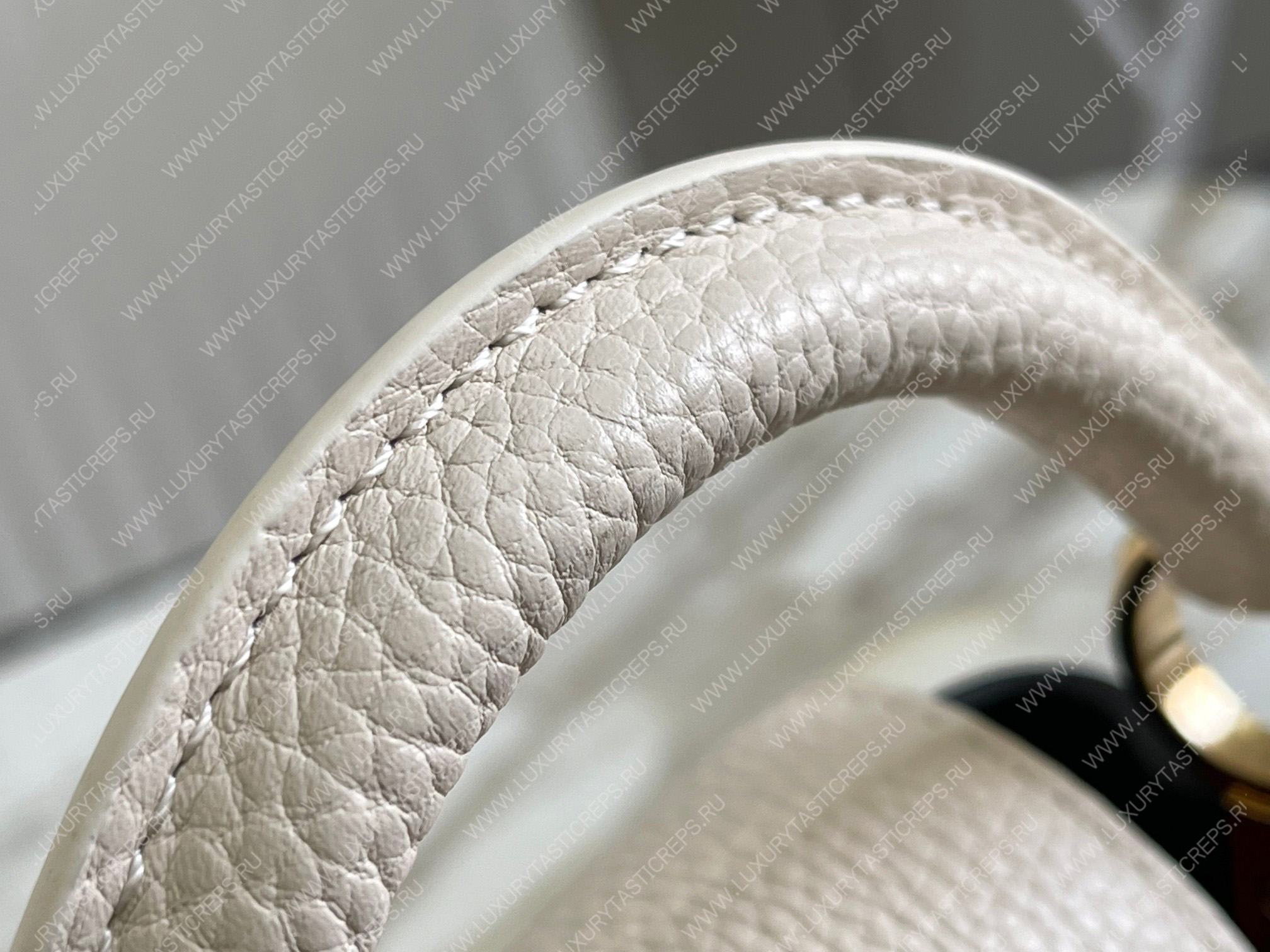 l**is V*t*n capucines bb black m21043