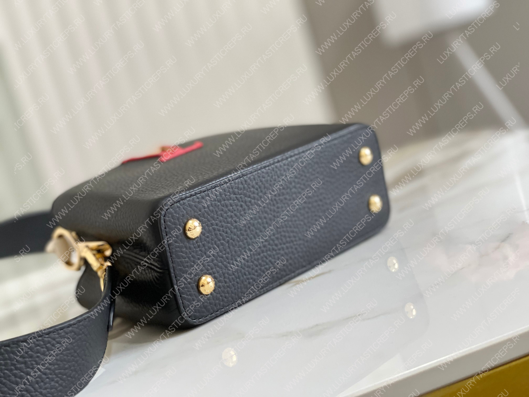 l**is V*t*n capucines bb black m21043