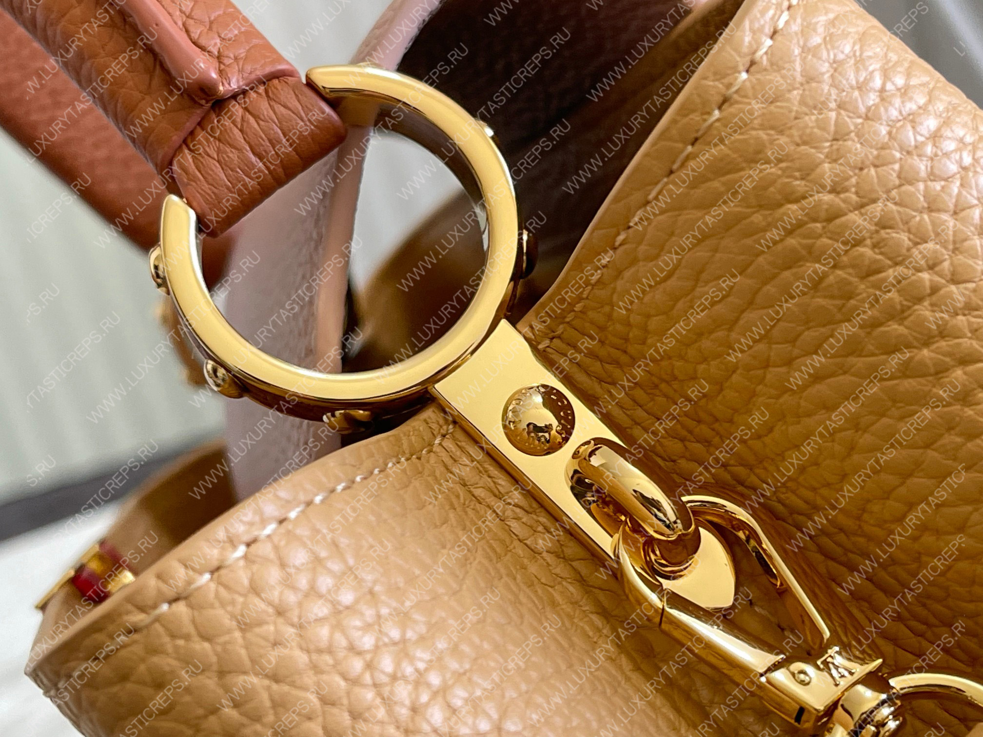 l**is V*t*n capucines mm arizona beige m20784