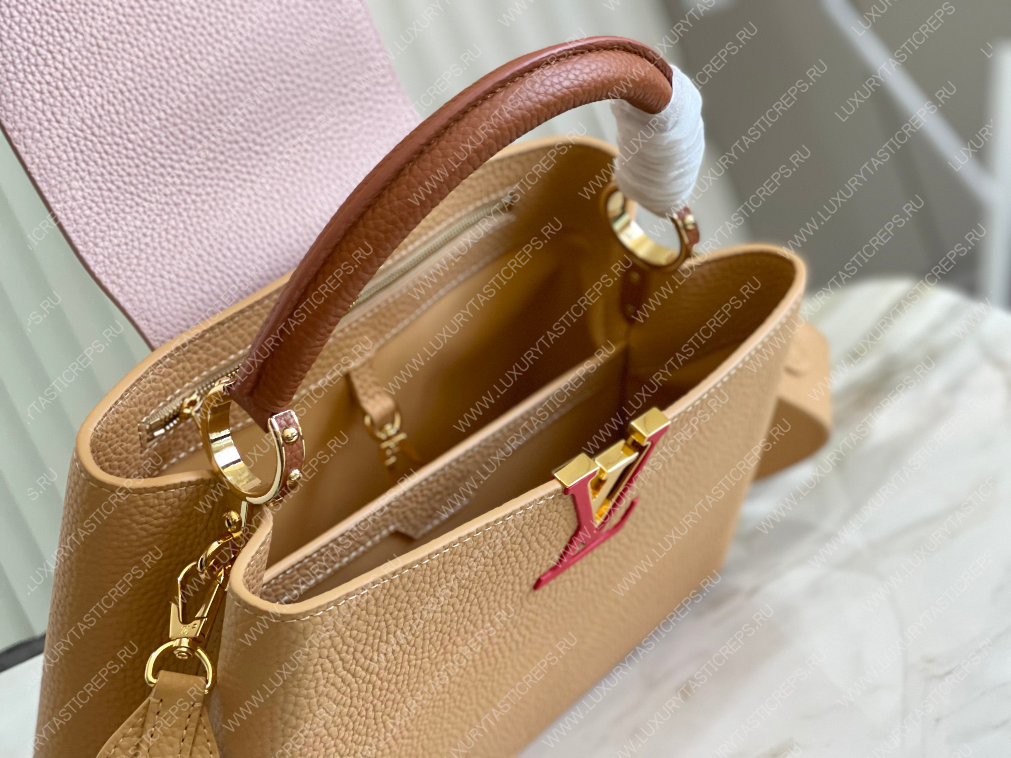 l**is V*t*n capucines mm arizona beige m20784