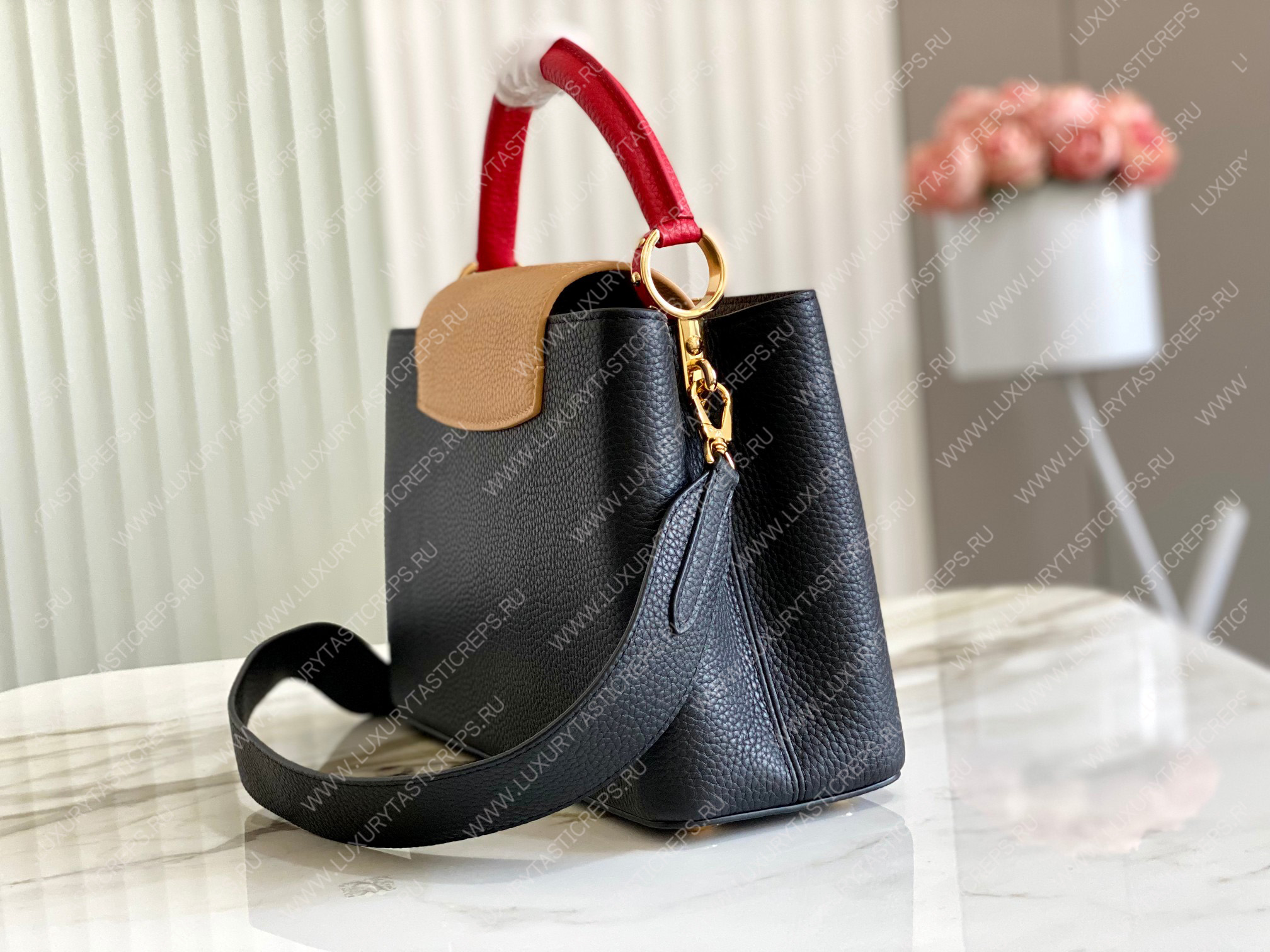 l**is V*t*n capucines mm black m20704