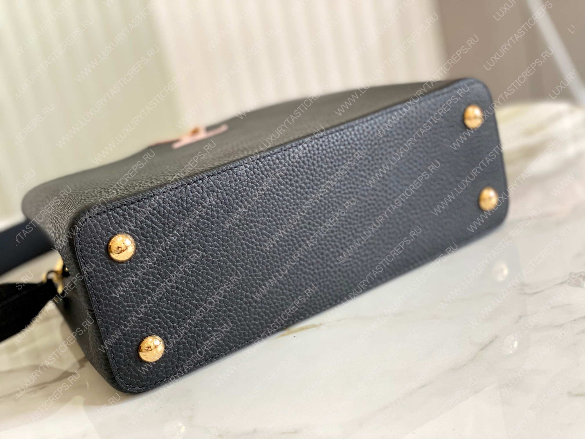 l**is V*t*n capucines mm black m20704