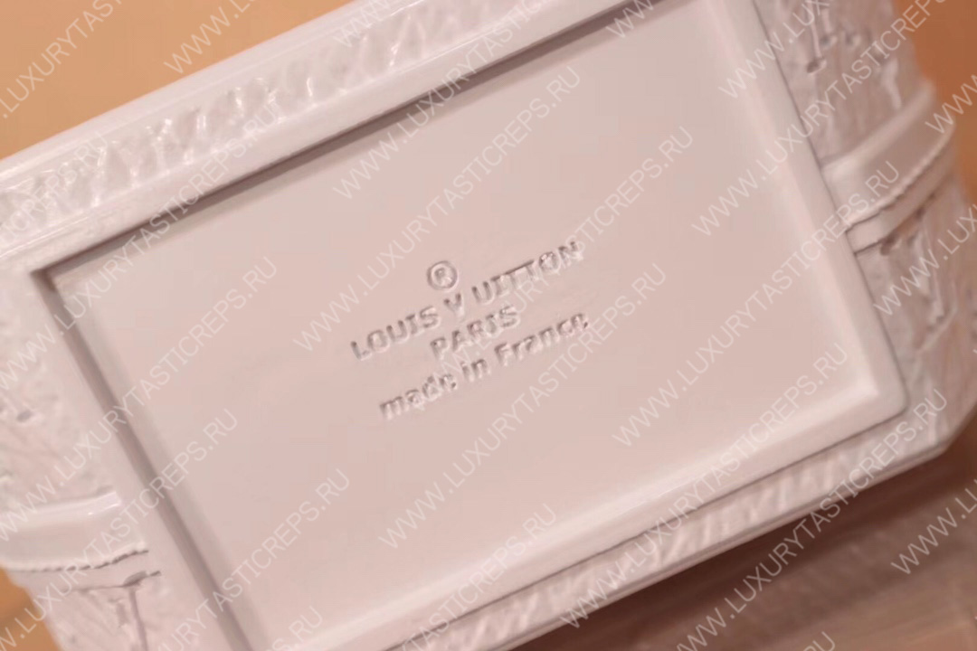 l**is V*t*n porcelain vase petite boite chapeau white gi0576