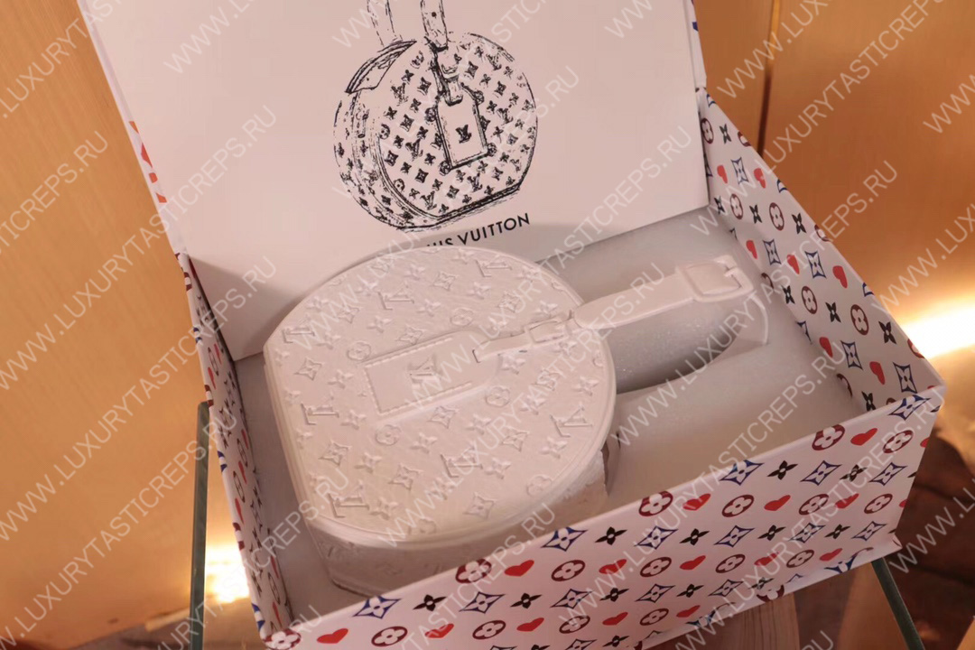 l**is V*t*n porcelain vase petite boite chapeau white gi0576