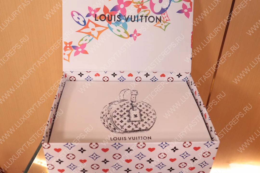 l**is V*t*n porcelain vase petite boite chapeau white gi0576