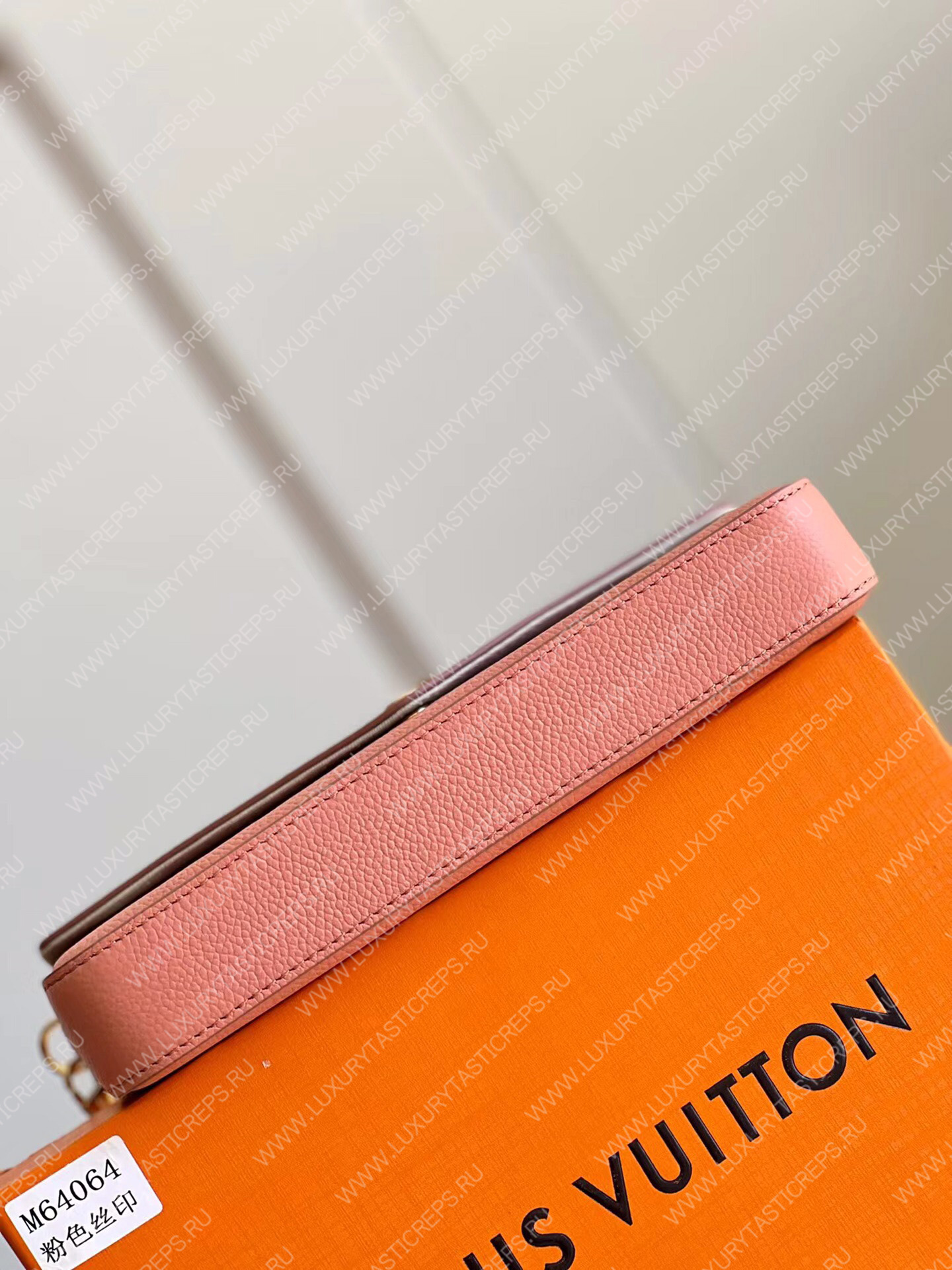 l**is V*t*n fÉlicie pochette white/rose m64064  style: m64