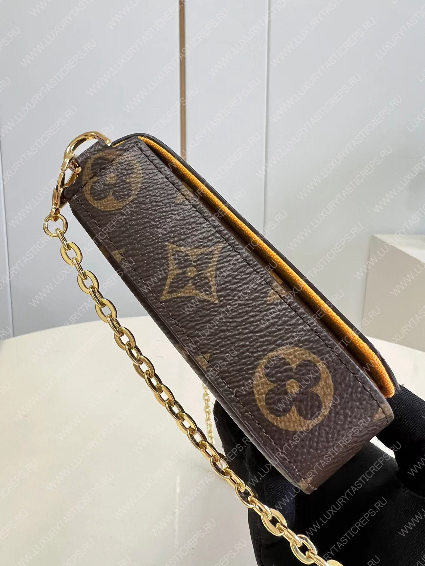 l**is V*t*n fÉlicie pochette yellow m81762