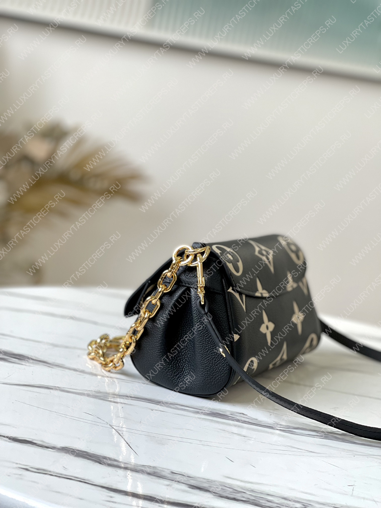 l**is V*t*n favorite black/beige m45859